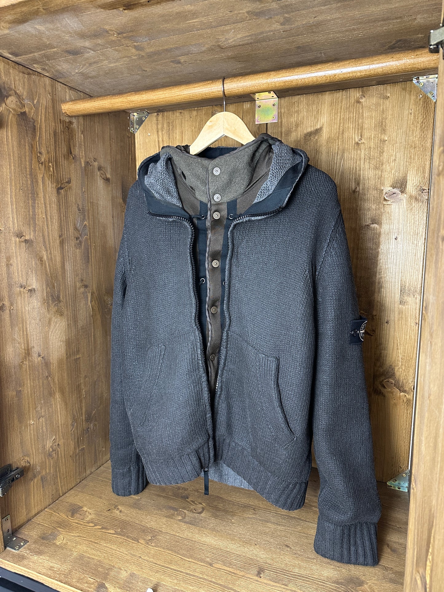 AW08 GRAPHITE KNIT in Black Grey