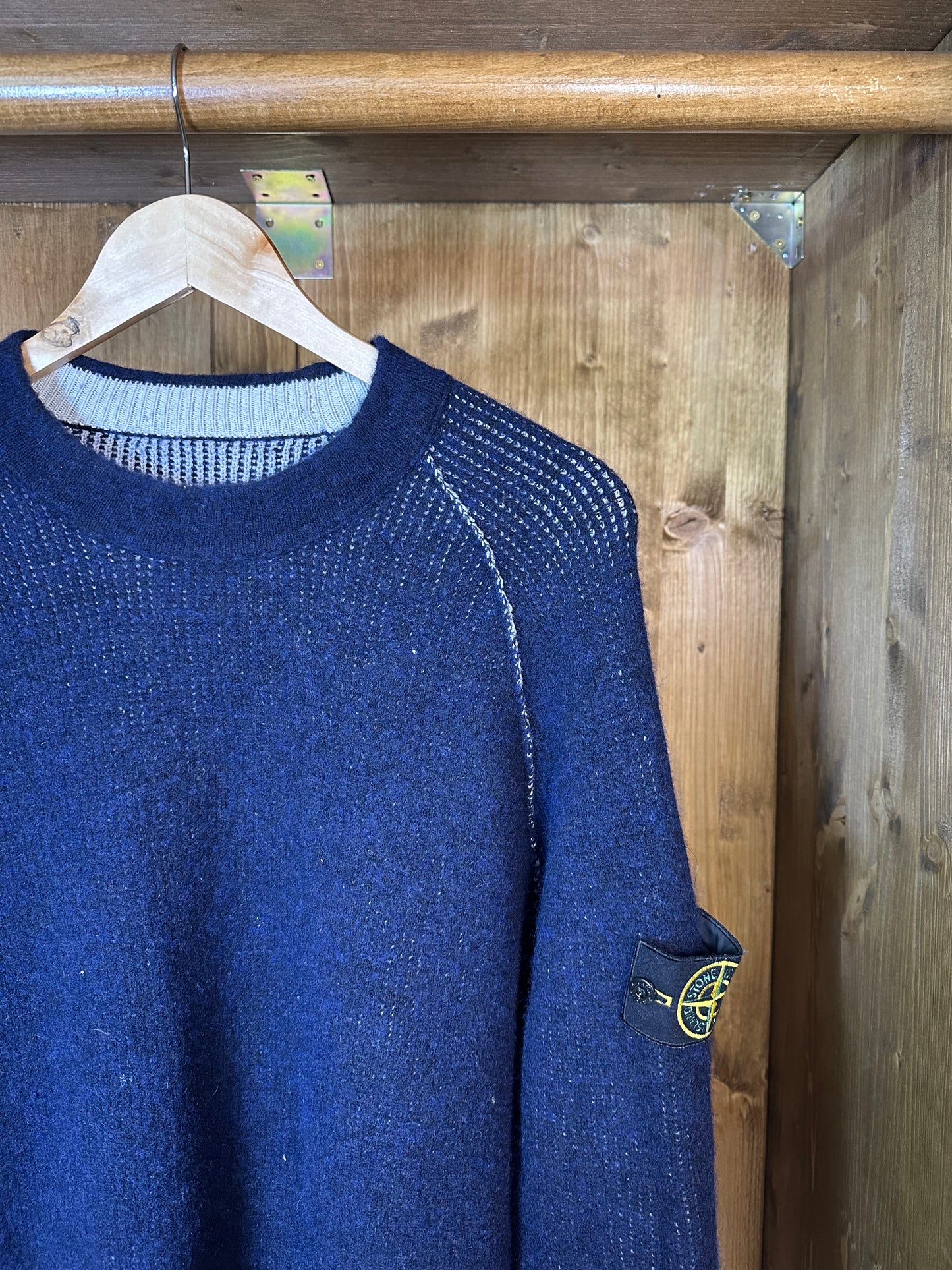 DOUBLE FACE WHITE-TO-BLUE SWEATER