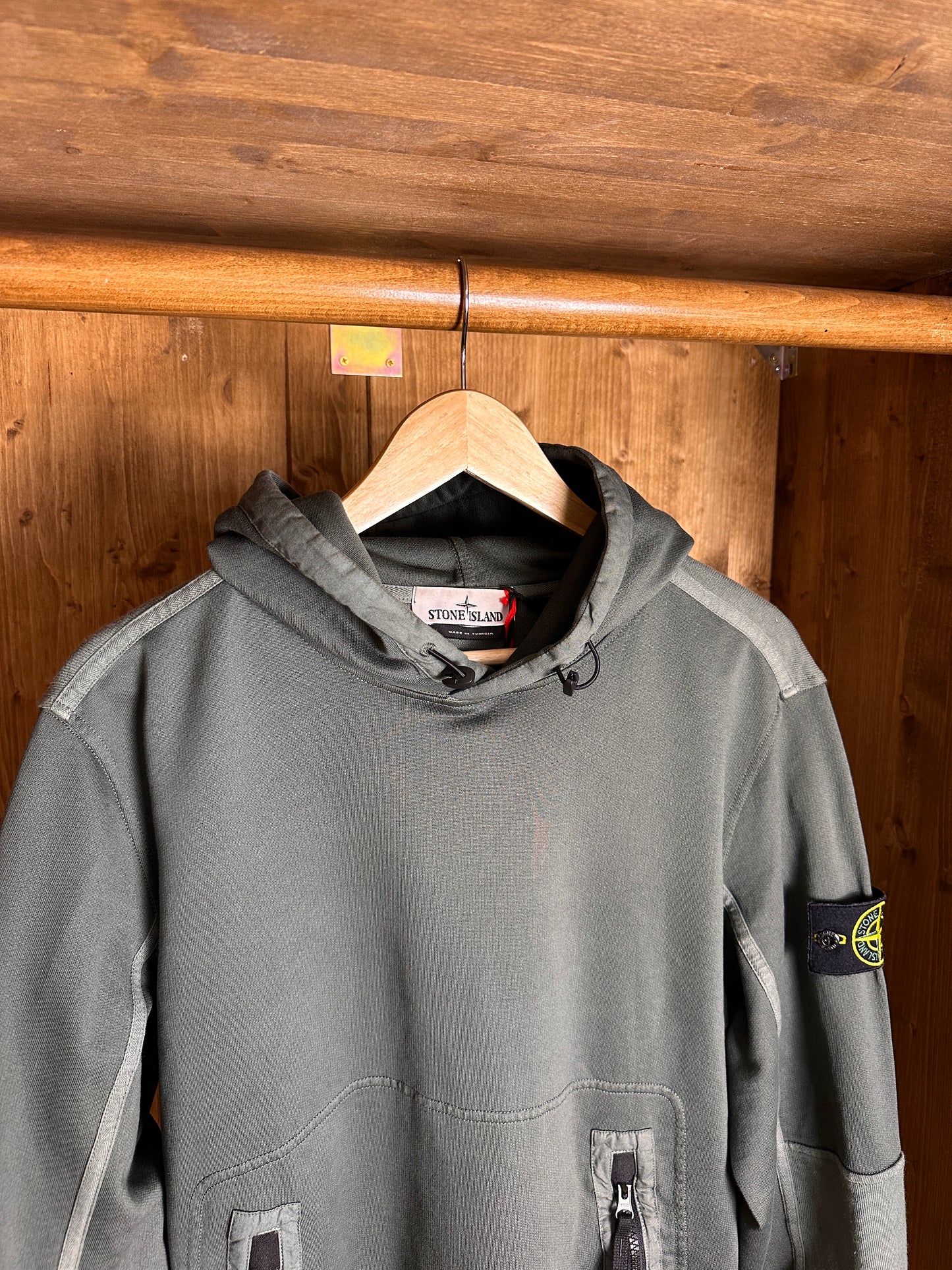 AW23 MULTI PANEL HOODIE in Moss Green