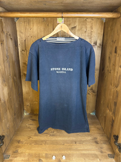 SS80s SPELLOUT BOATNECK MARINA TEE in Dark Blue