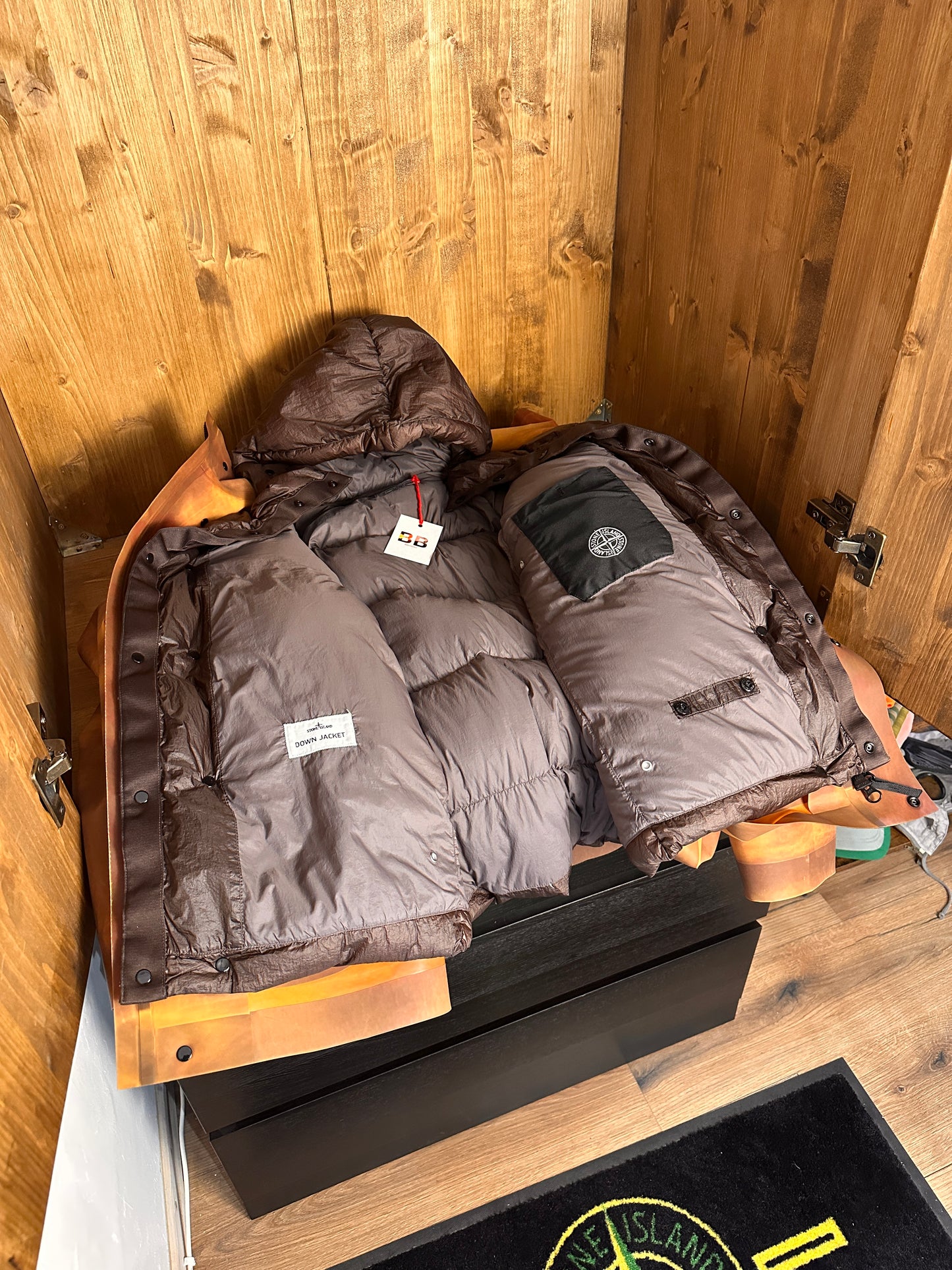 AW22 POLY STRATA ICE JACKET in Yellow Sun & Terra Brown