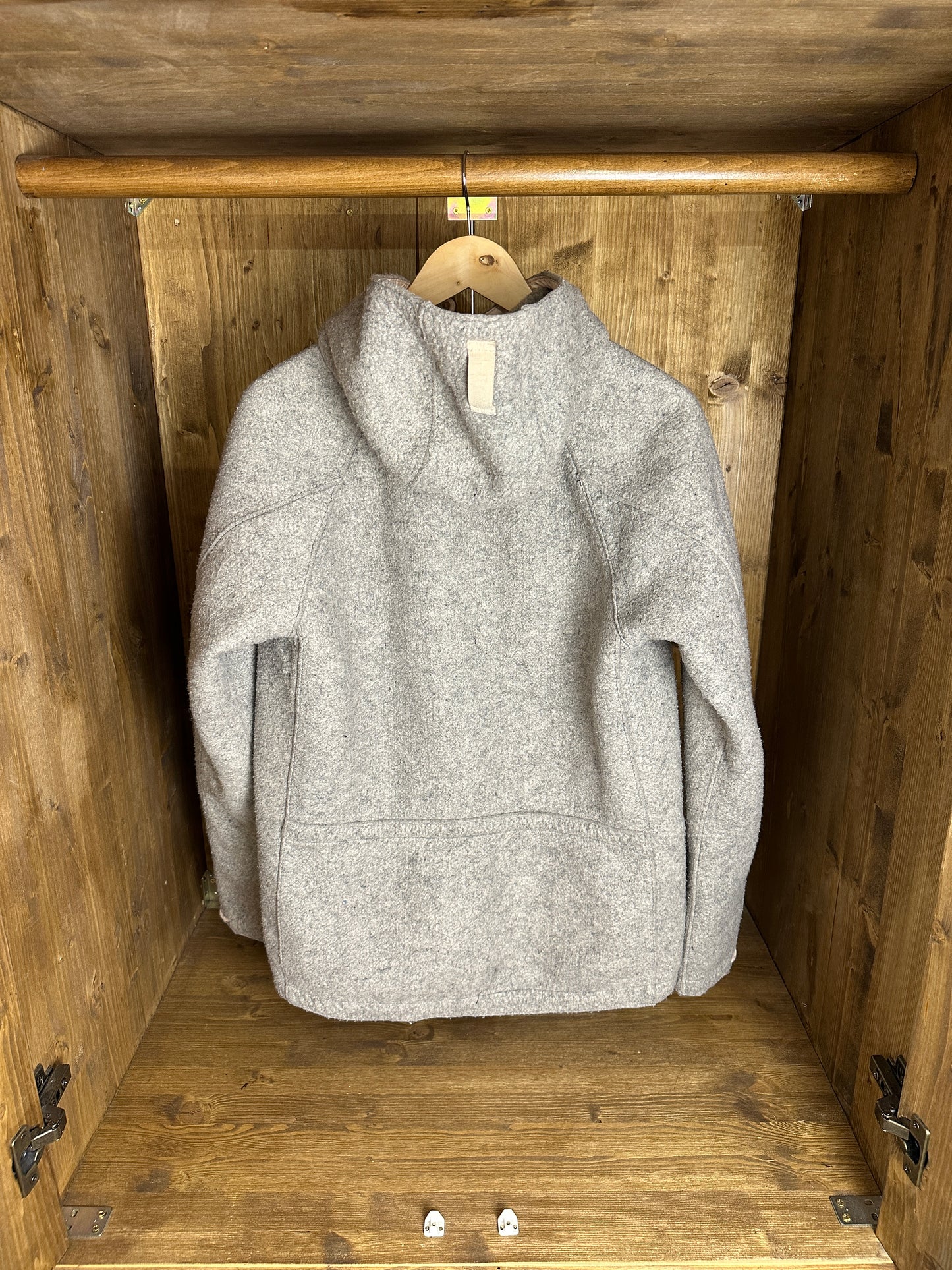 AW06 POLY FELT in Stone Grey