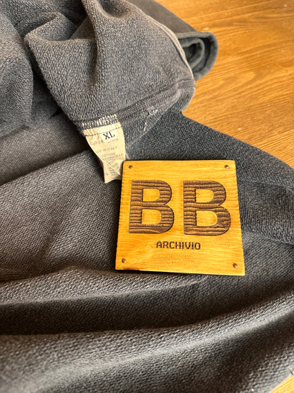 SS80s MARINA SPELLOUT JUMPER in Faded Dark Grey