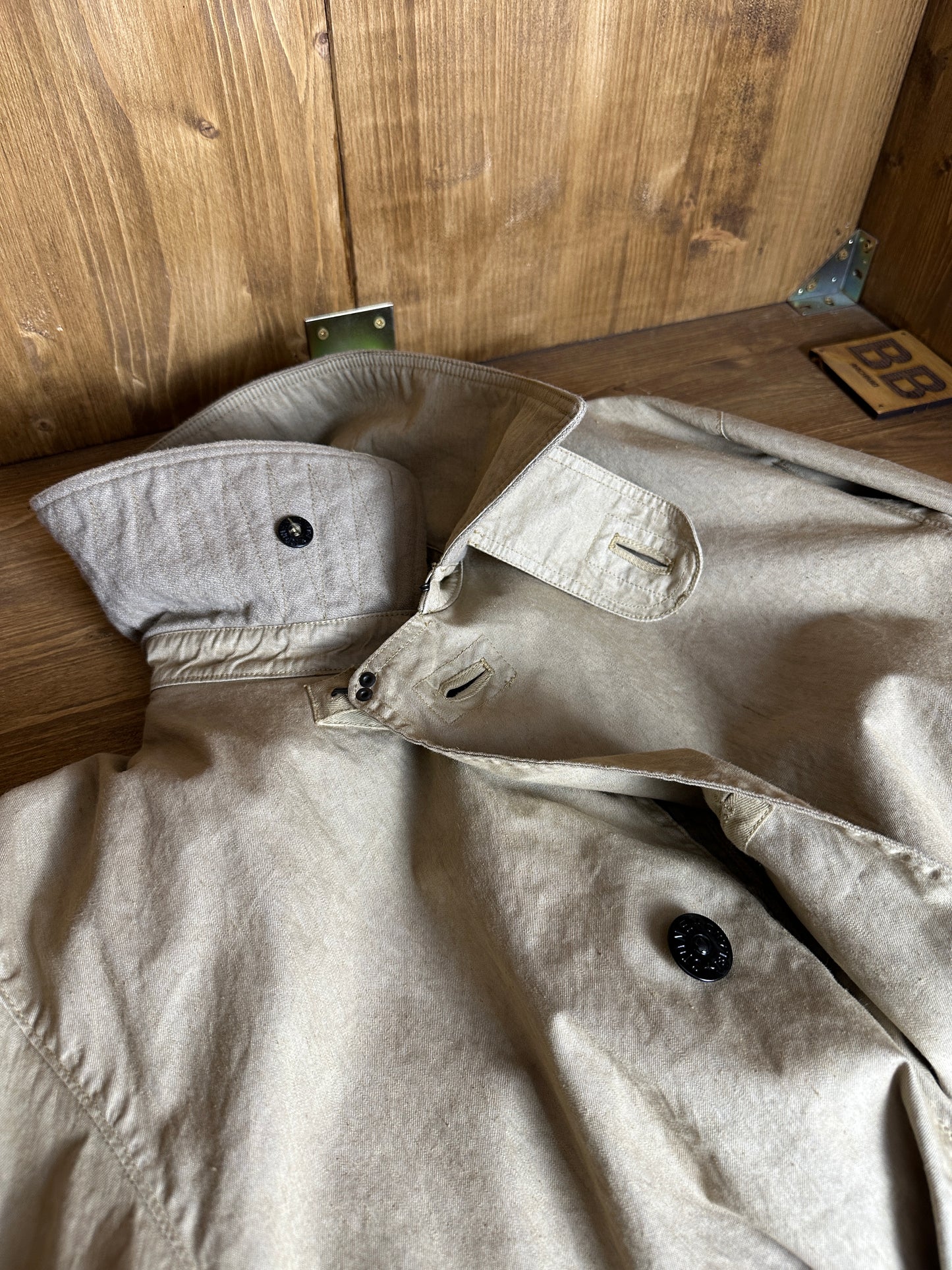 AW03 LINO RESINATO TRENCH COAT in Sand Beige