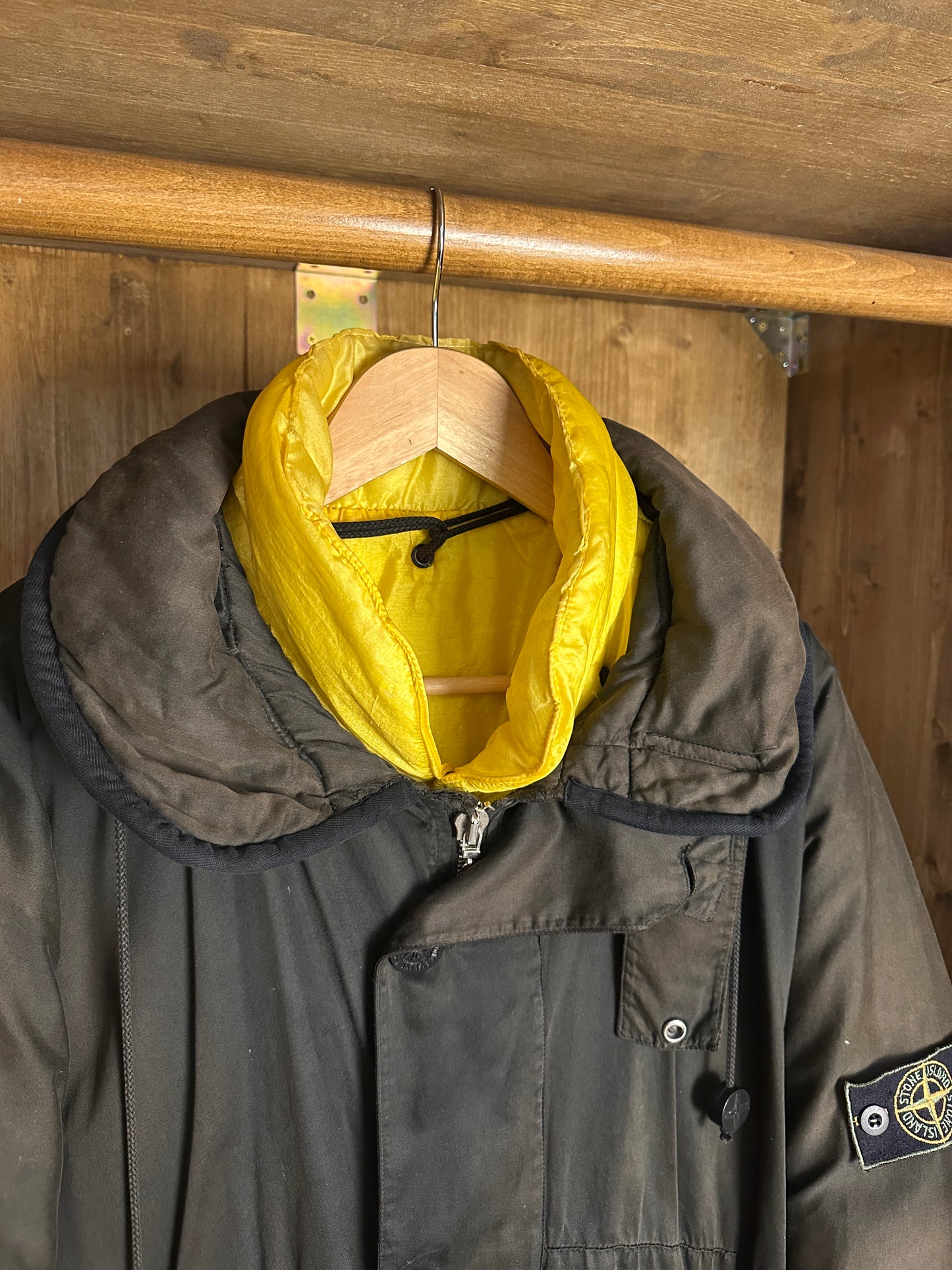 AW85 RASO GOMMATO PARACHUTE SILK LINER WITH REX HOOD in Faded Black