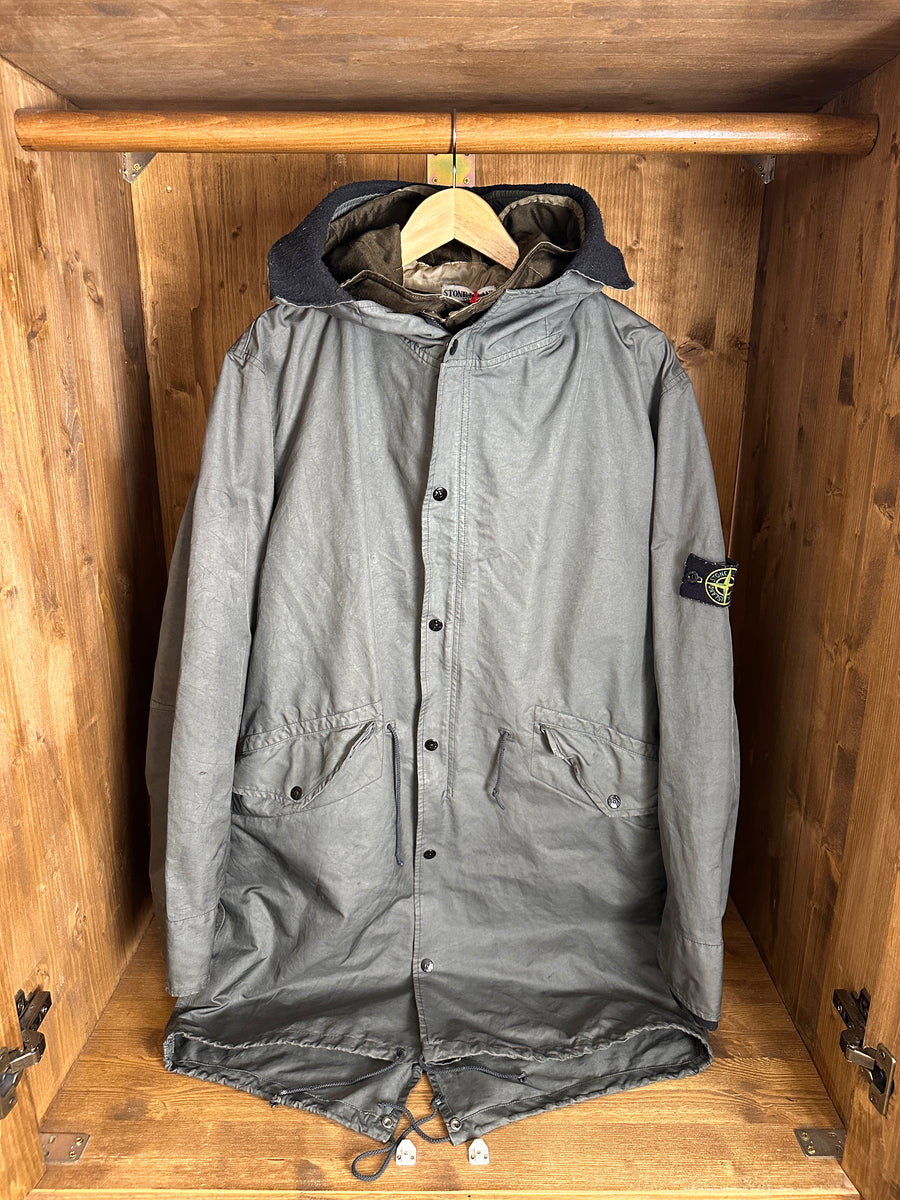 AW06 FISHTAIL SPELLOUT HOOD PARKA in Dust Grey