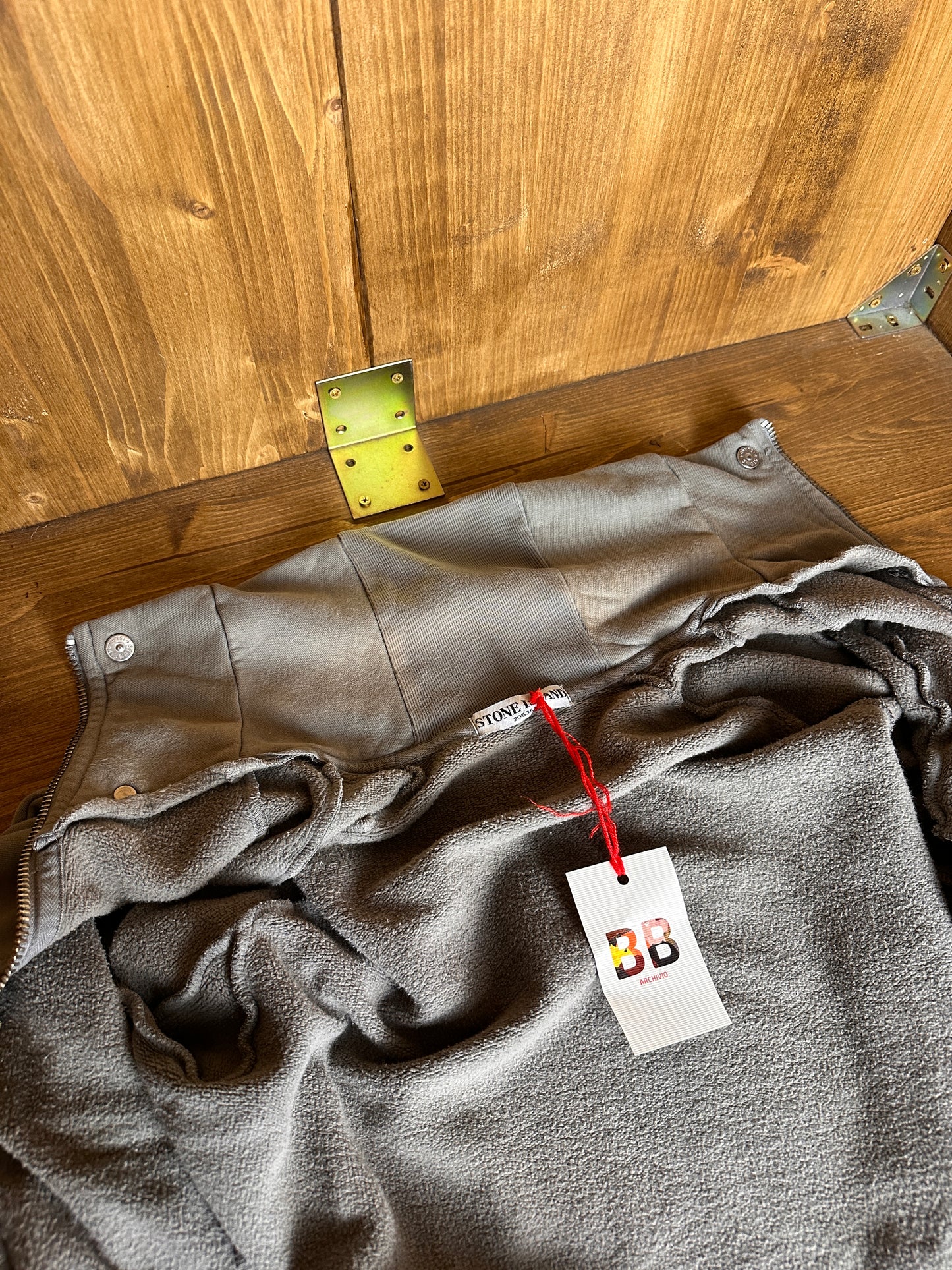 AW10 ZIPPED CREWNECK in Grey Beige