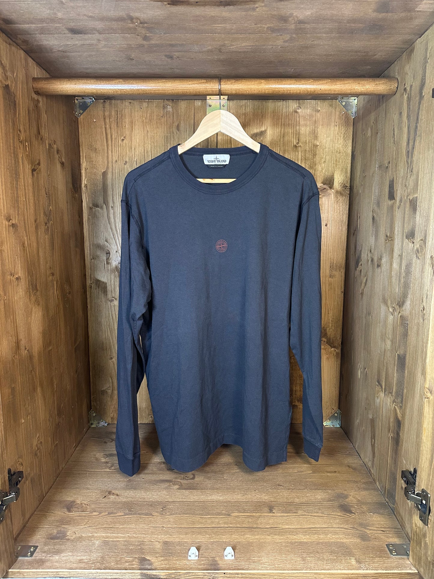 AW19 LONGLSEEVE BURNT-RUSTED SPELLOUT