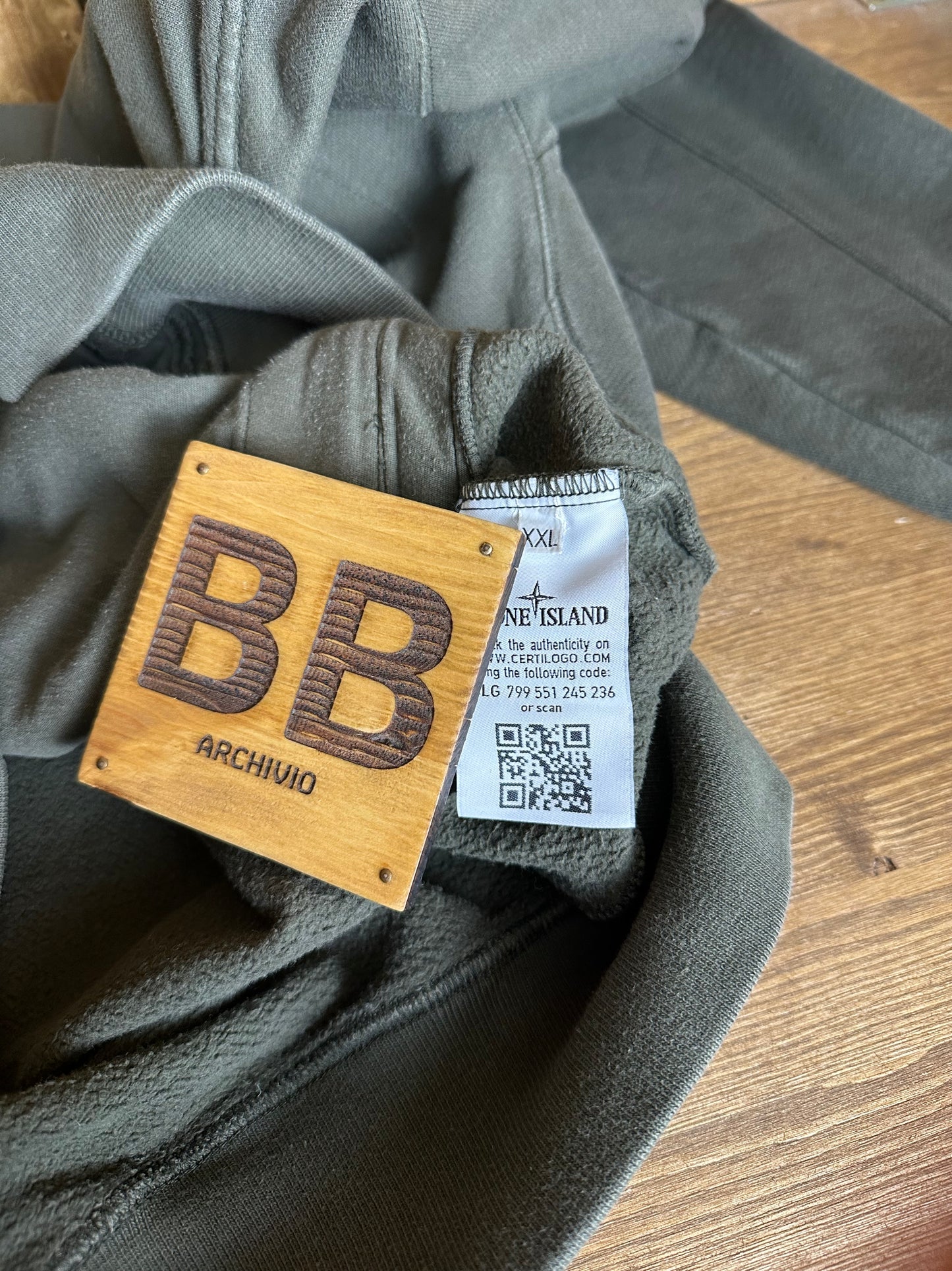 AW18 SHADOW PROJECT CREWNECK in Khaki