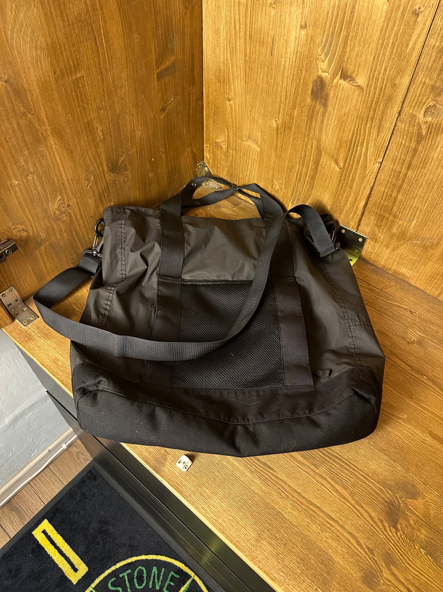 AW24 AGGRESSIVE GOMMATO SHOULDER BAG in Deep Black