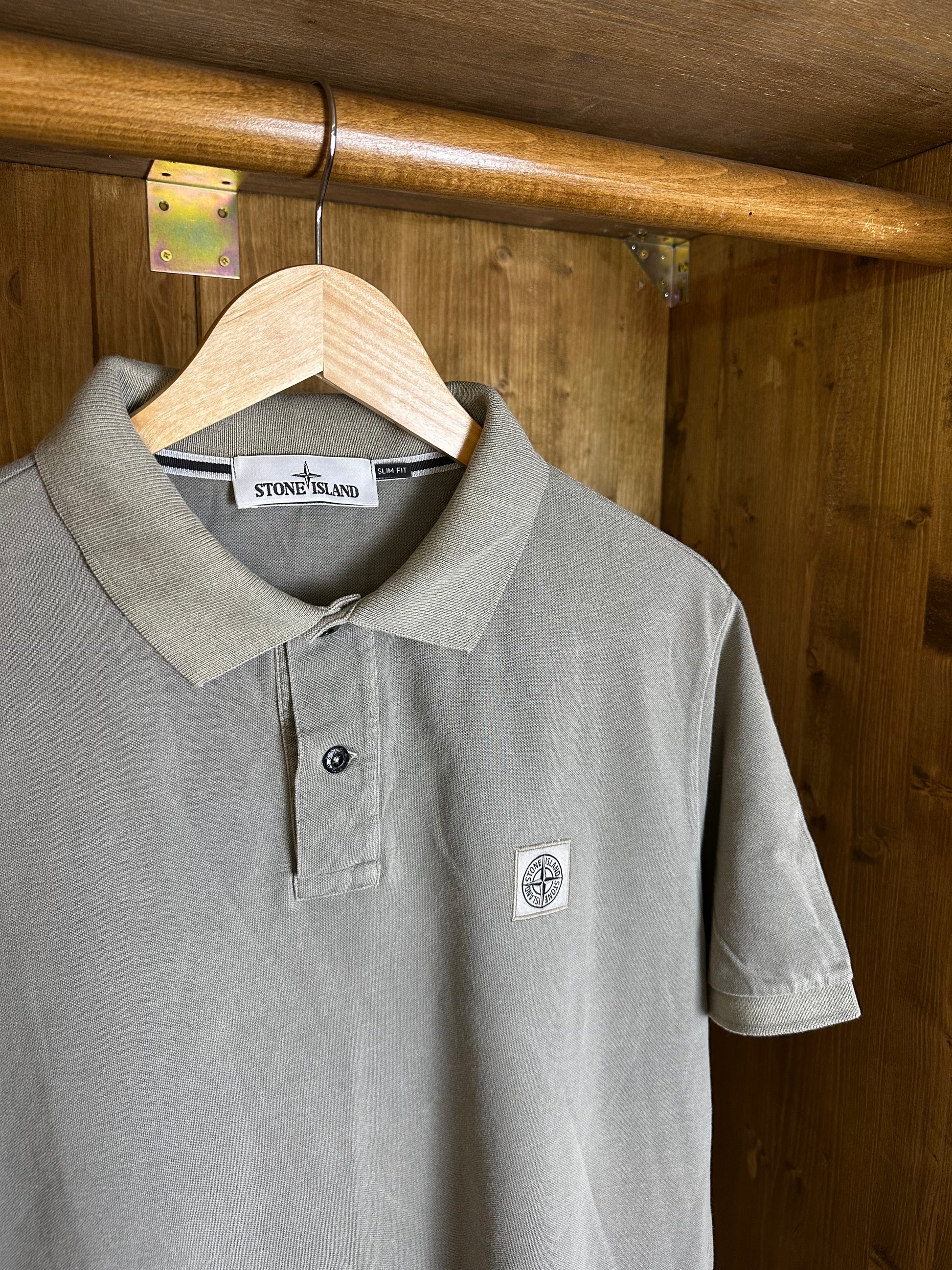 SS19 POLO SQUARE BADGE in Light olive grey – Big Badge Archivio