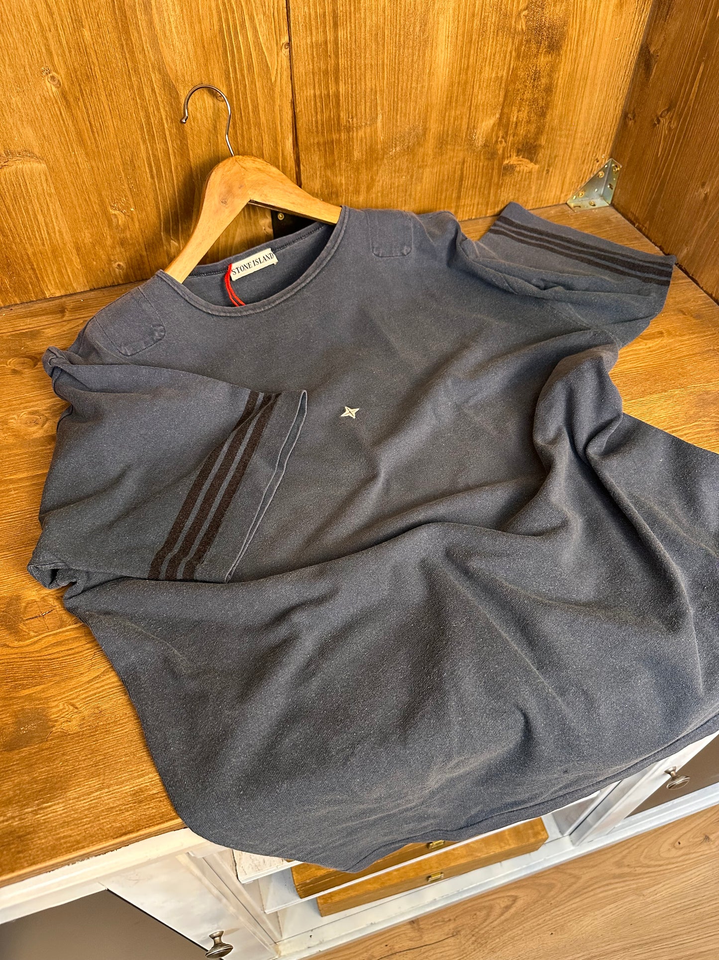 SS80s EMBROIDERED STAR TEE in Faded Blu night