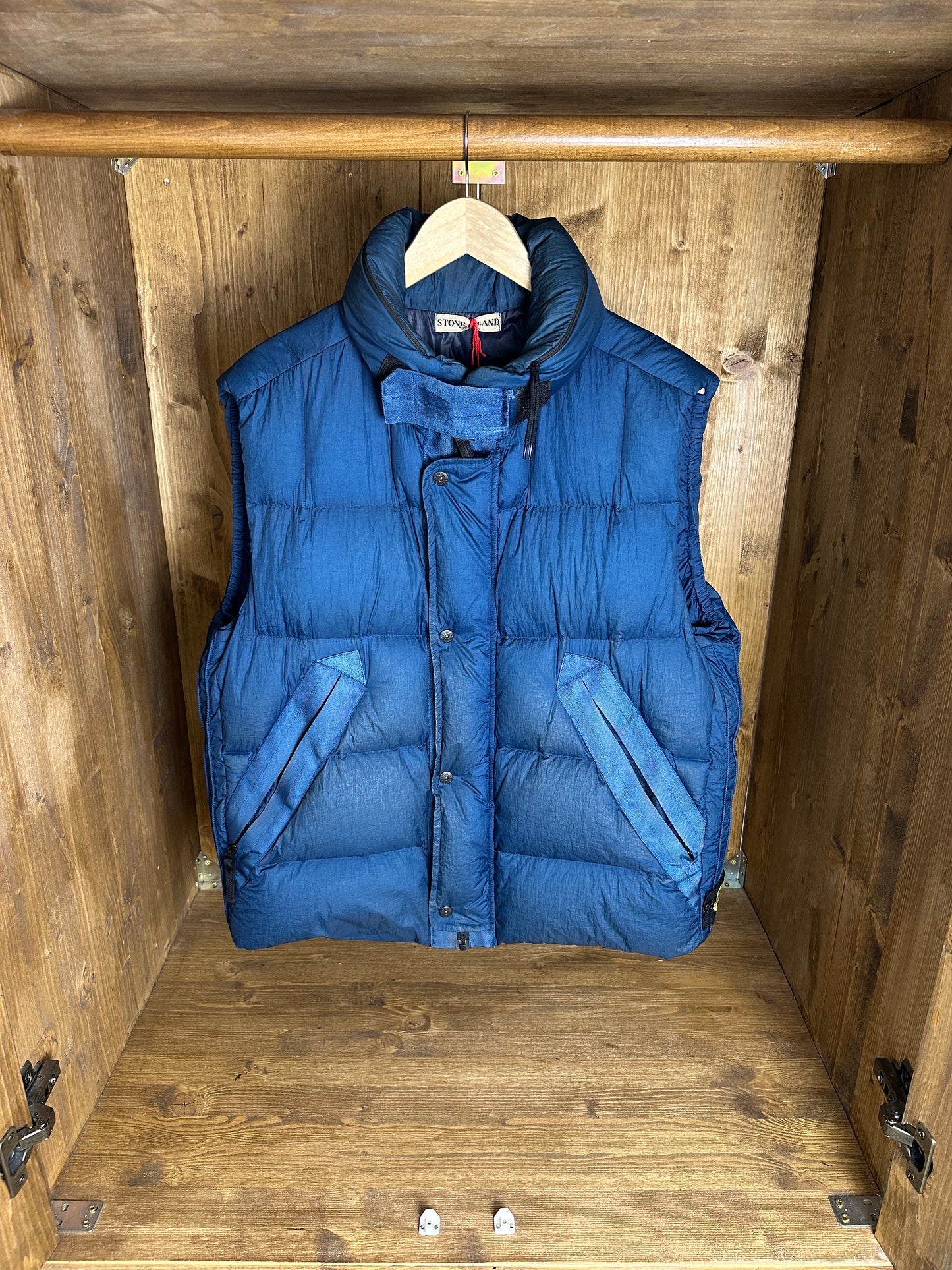 AW08 GOOSE DOWN OPAQUE VEST in Blue