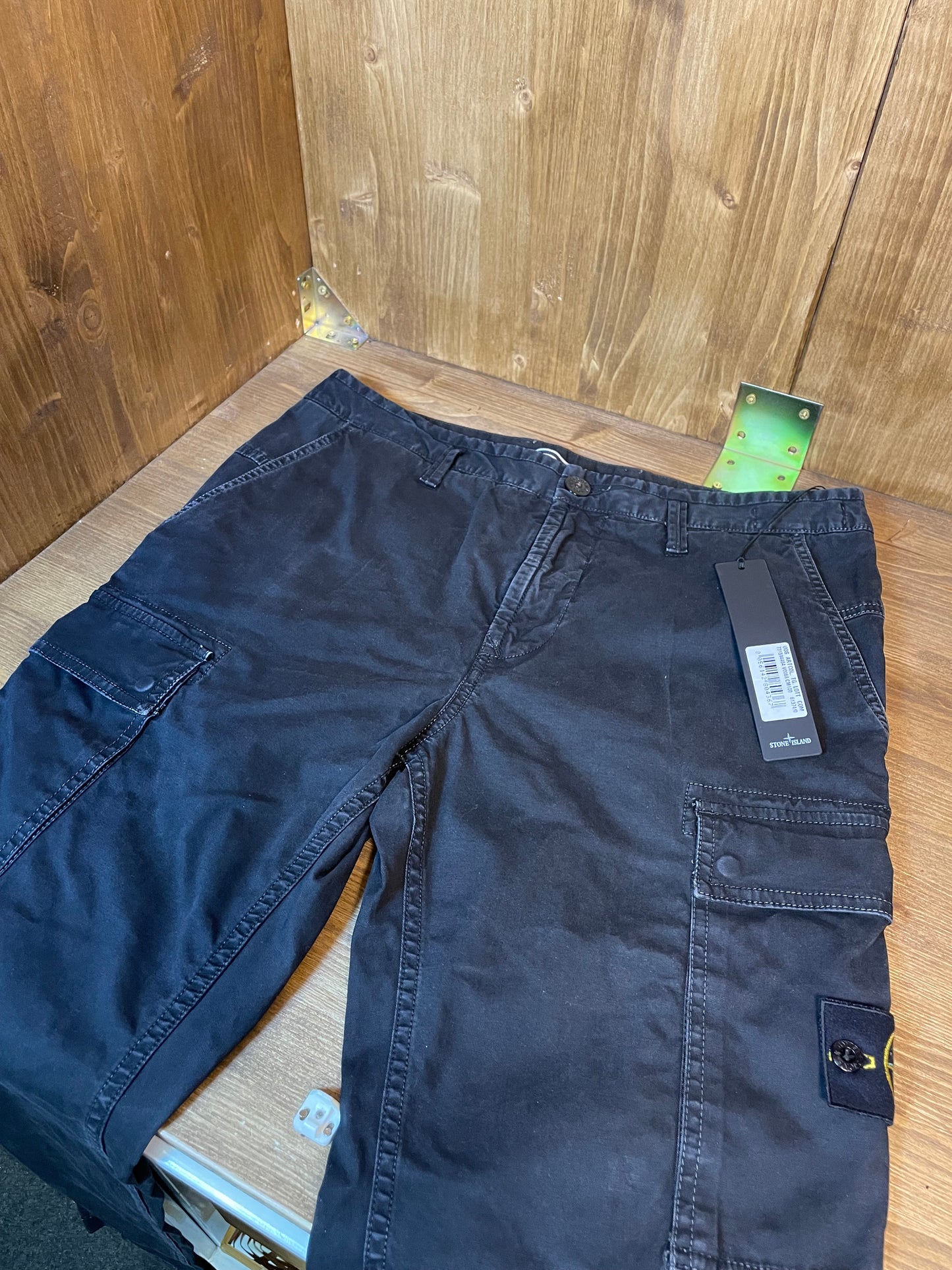 Black cargo stonewash