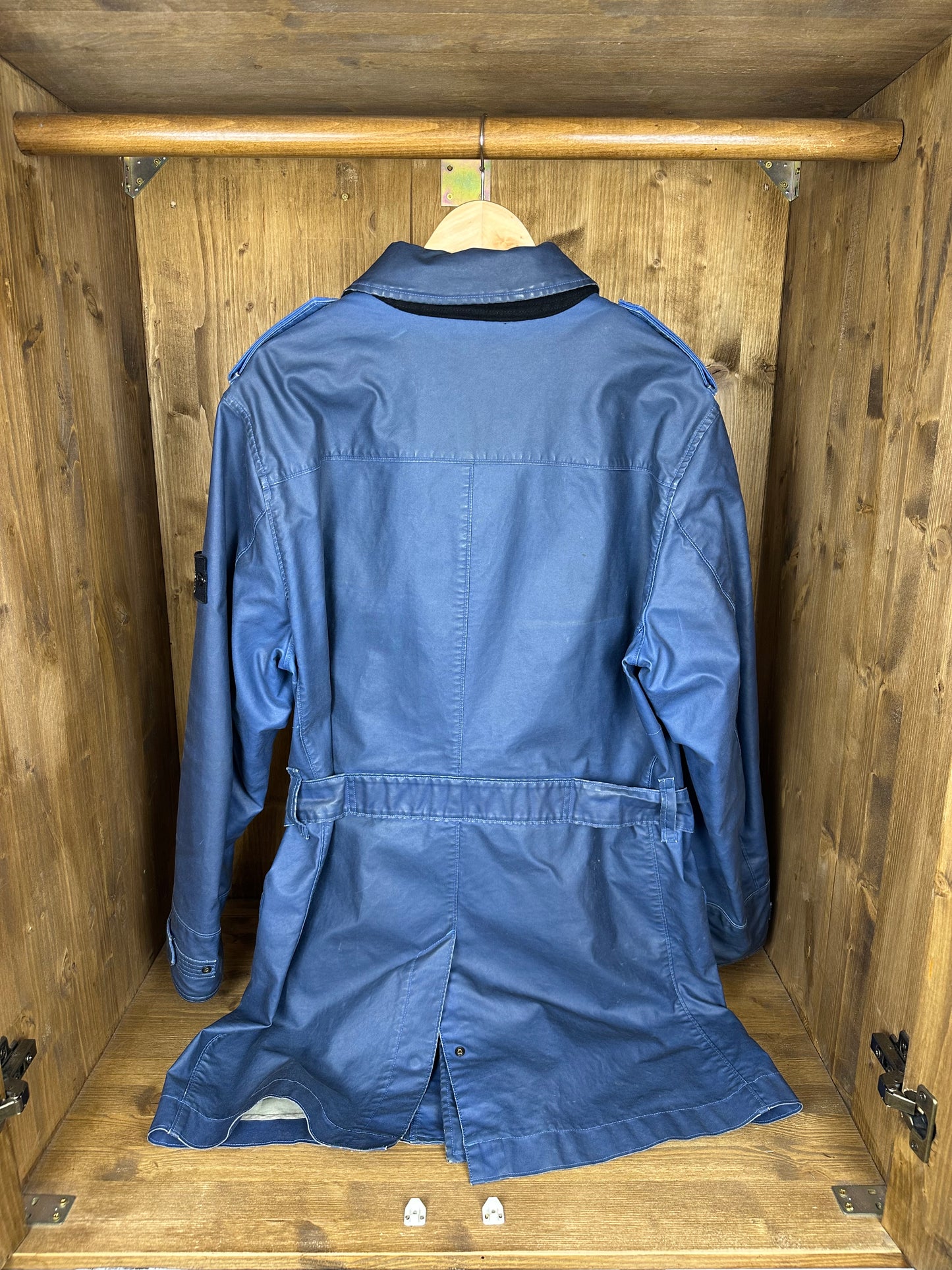 AW09 WAXED ICE TRENCH in Blu to Black