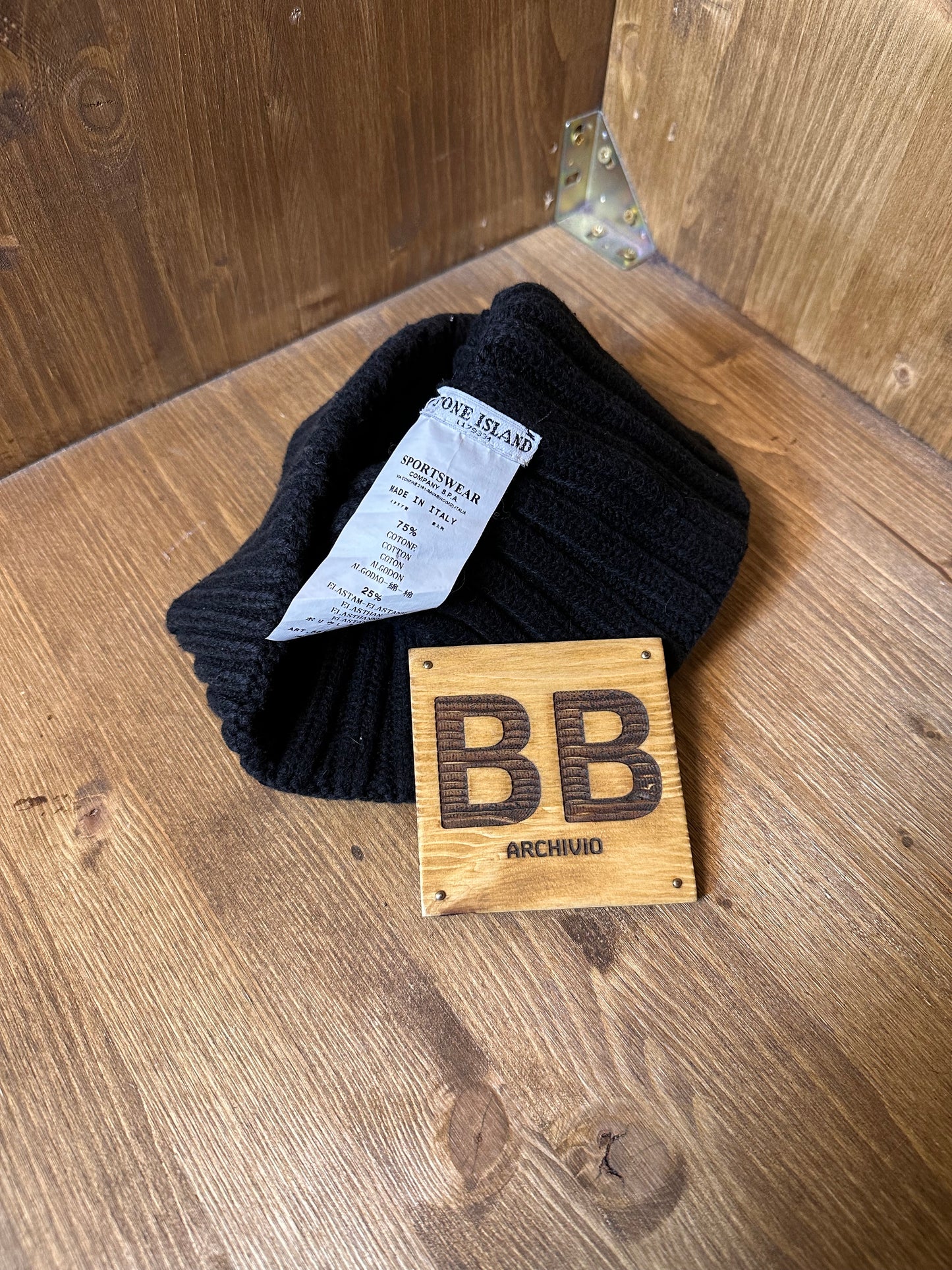 AW11 BLACK BEANIE
