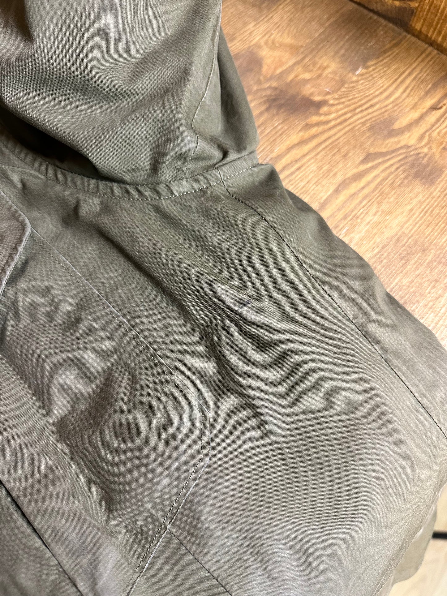 AW08 OLIVE GREEN VENTILE PARKA spell-out hood