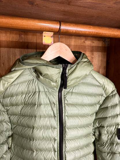 SS23 LOOM WOVEN DOWN CHAMBERS R-NYLON DOWN-TC in Olive Green