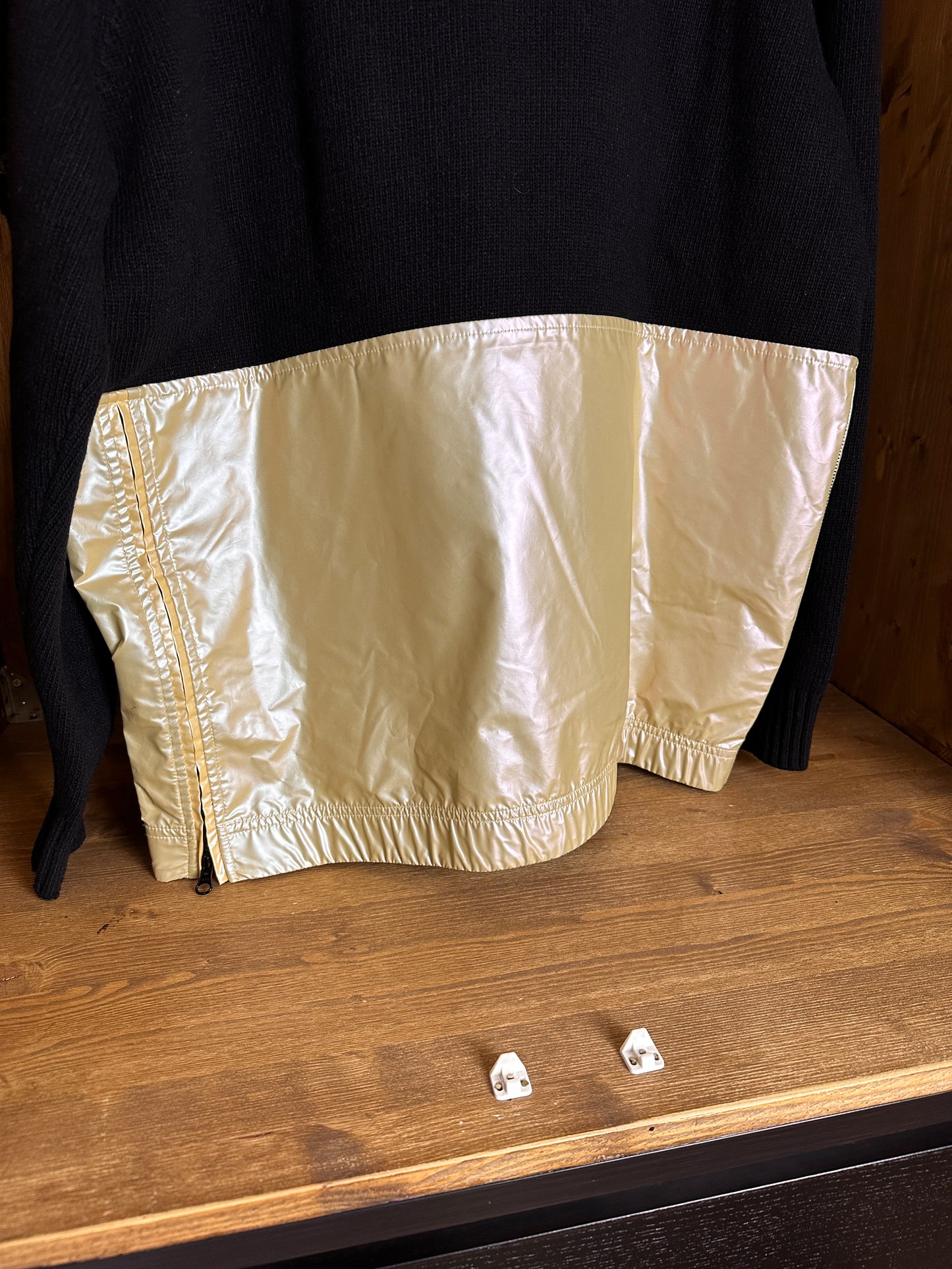 SS18 IRIDISCENT TELA HOODIE in Black and Gold