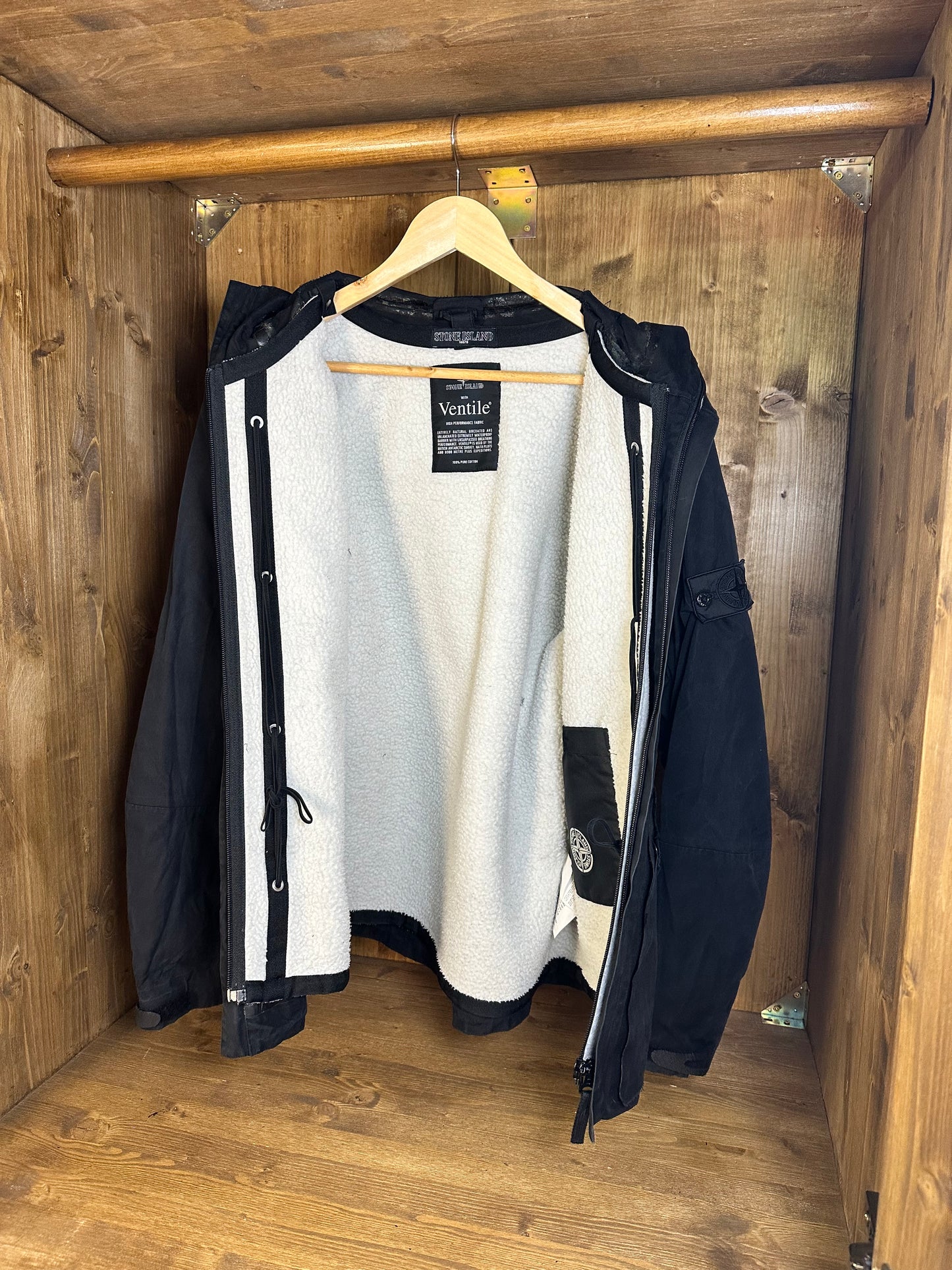 AW09 SHADOW PROJECT VENTILE STEALTH JACKET with detachable fleece white inner