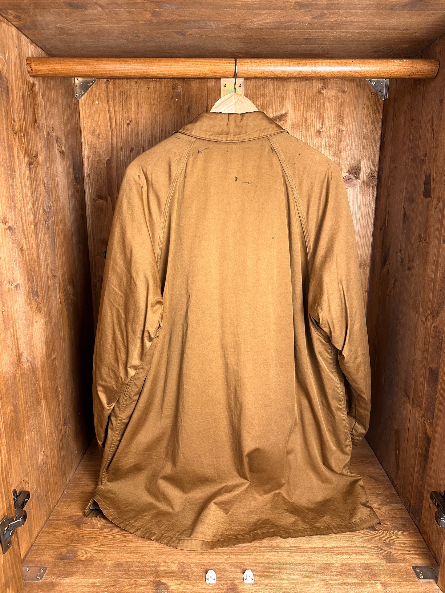 AW89 RASO GOMMATO TRENCHCOAT in Camel Brown