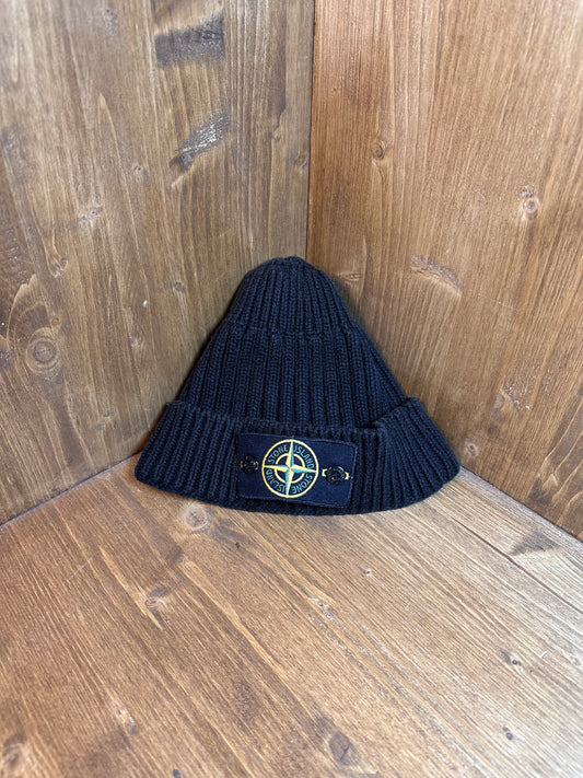 AW11 BLACK BEANIE