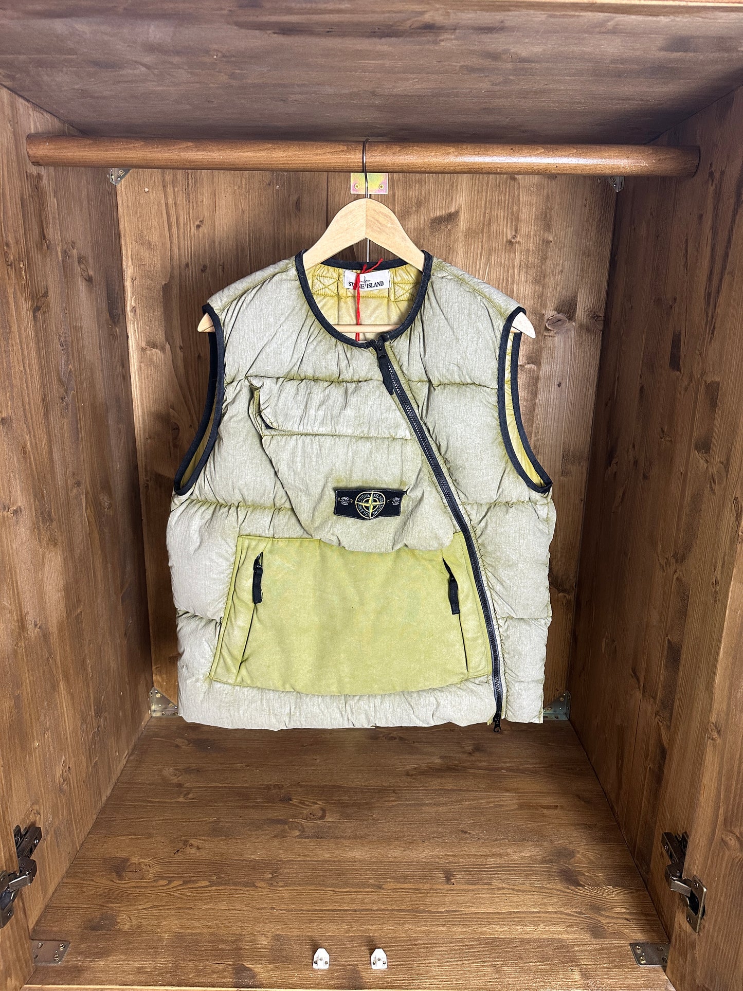 AW18 FROST TREATMENT VEST in Yellow