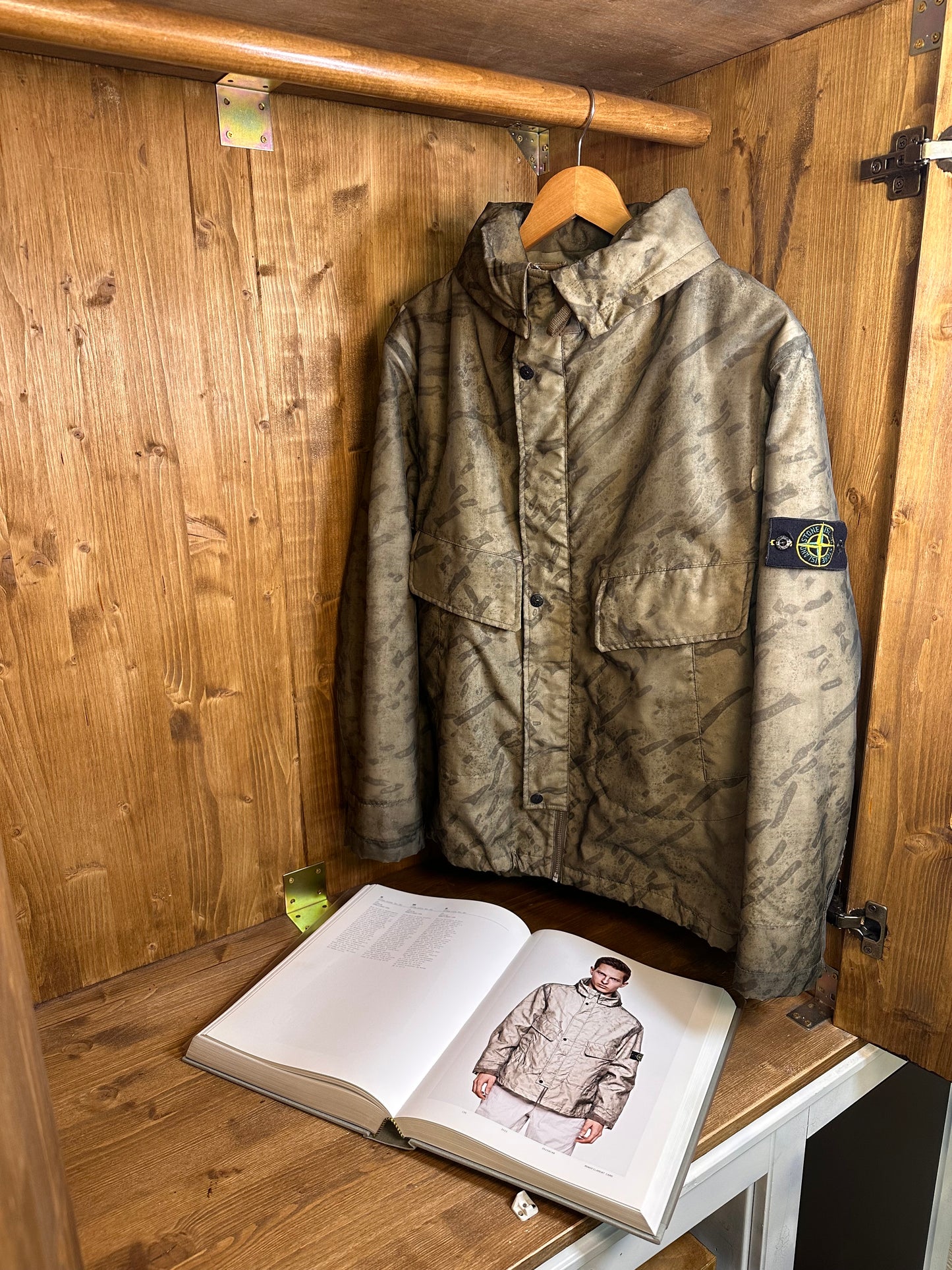 AW01 MONOFILAMENT CAMOUFLAGE with detachable boiled wool inner