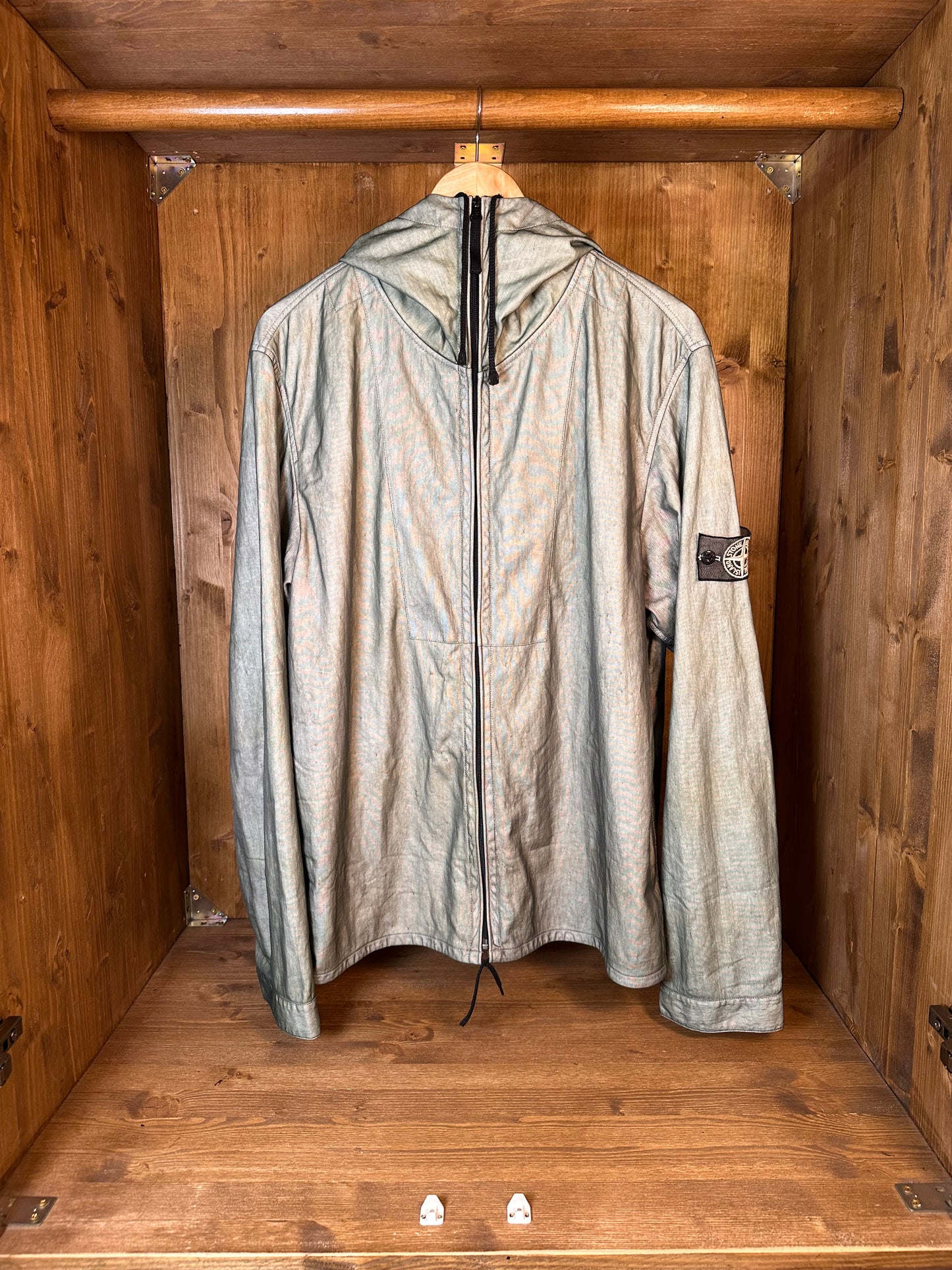 SS2008 SNOWFLAKE TYVEK SHIELD