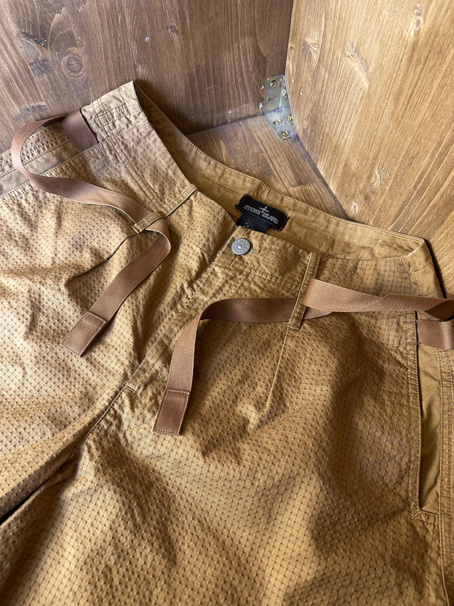 SS23 SHADOW PROJECT SHORTS in Desert Beige