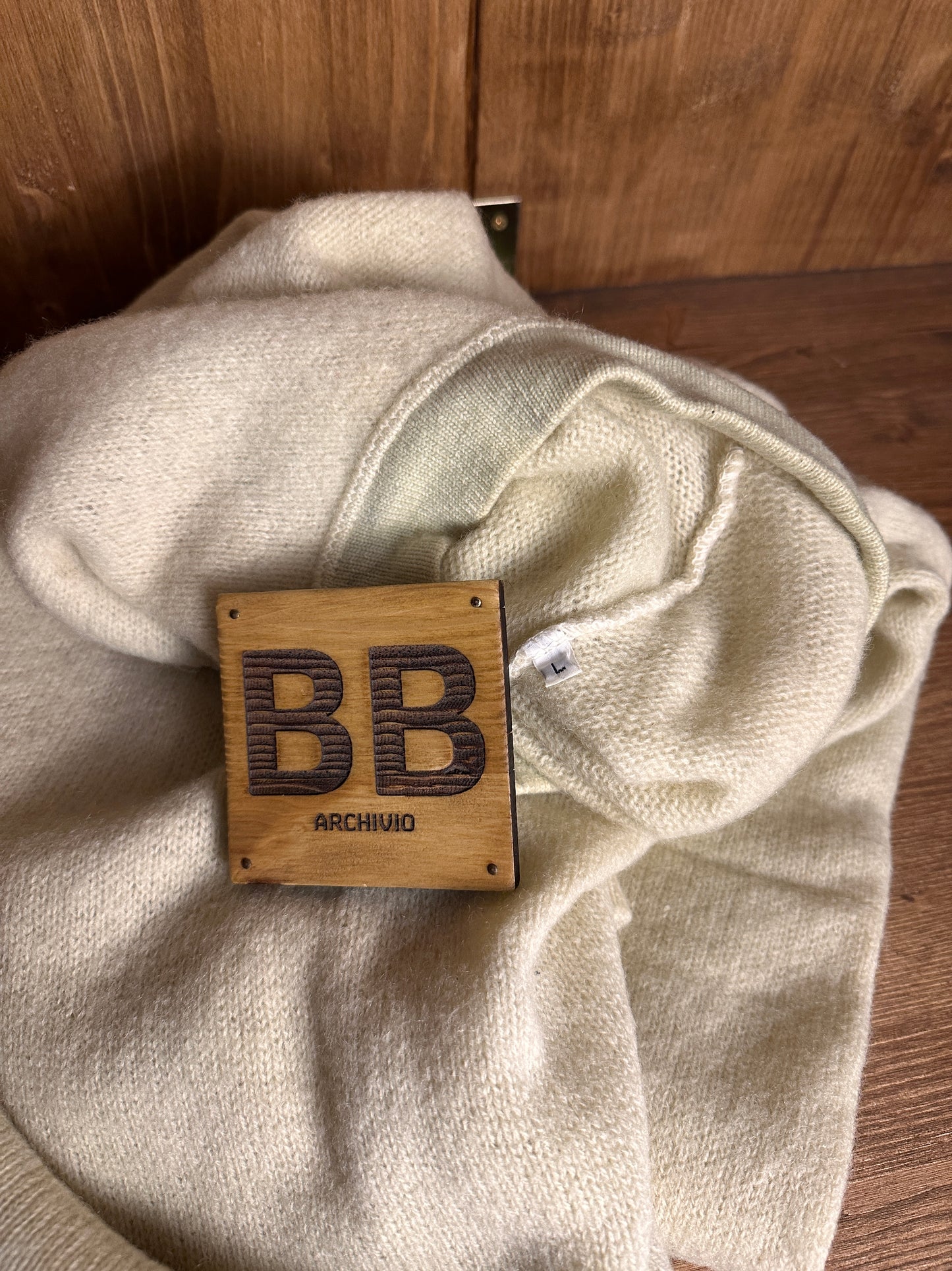 AW87 WOOL SPELLOUT JUMPER in Ivory