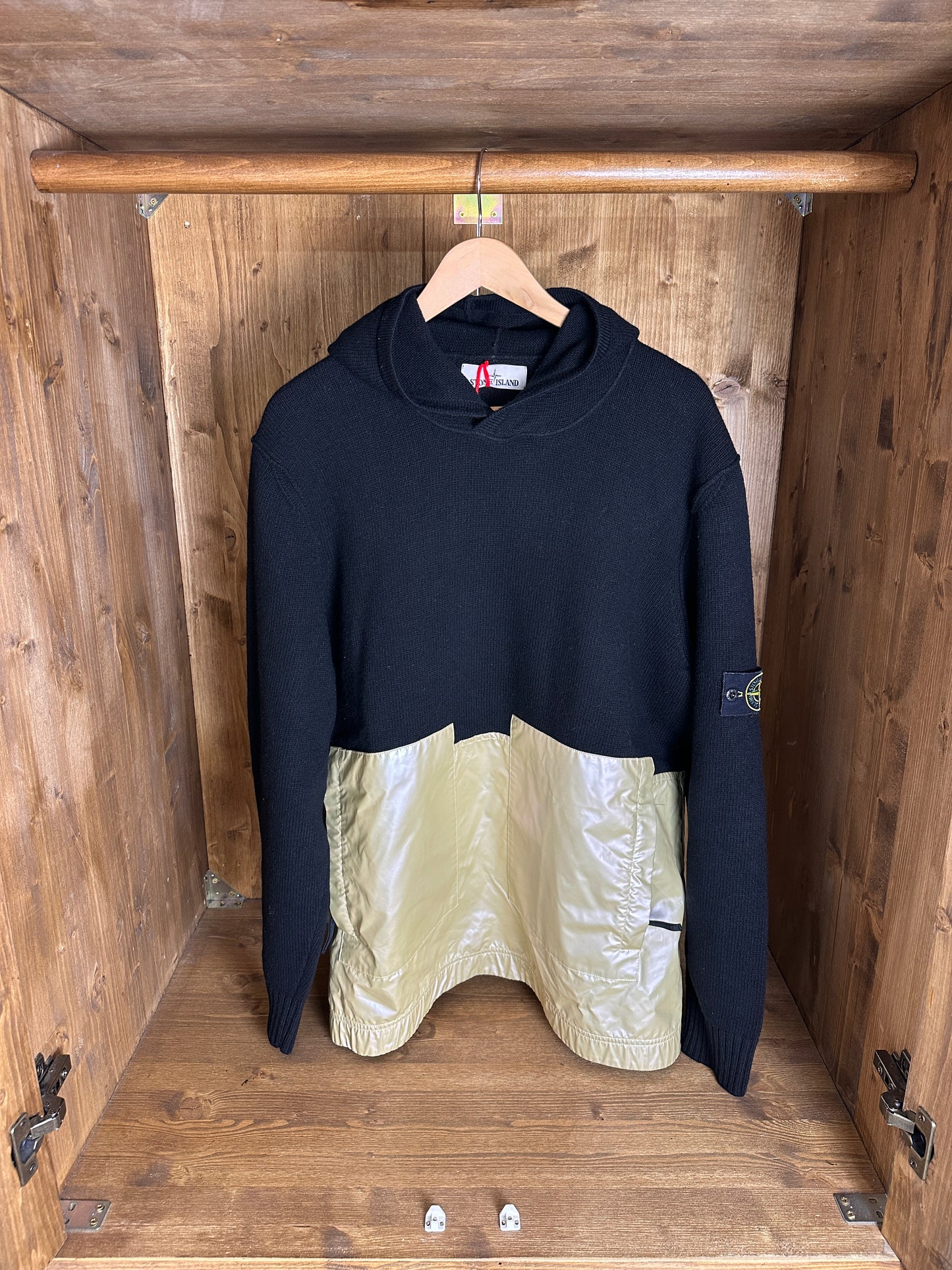 SS18 IRIDISCENT TELA HOODIE in Black and Gold