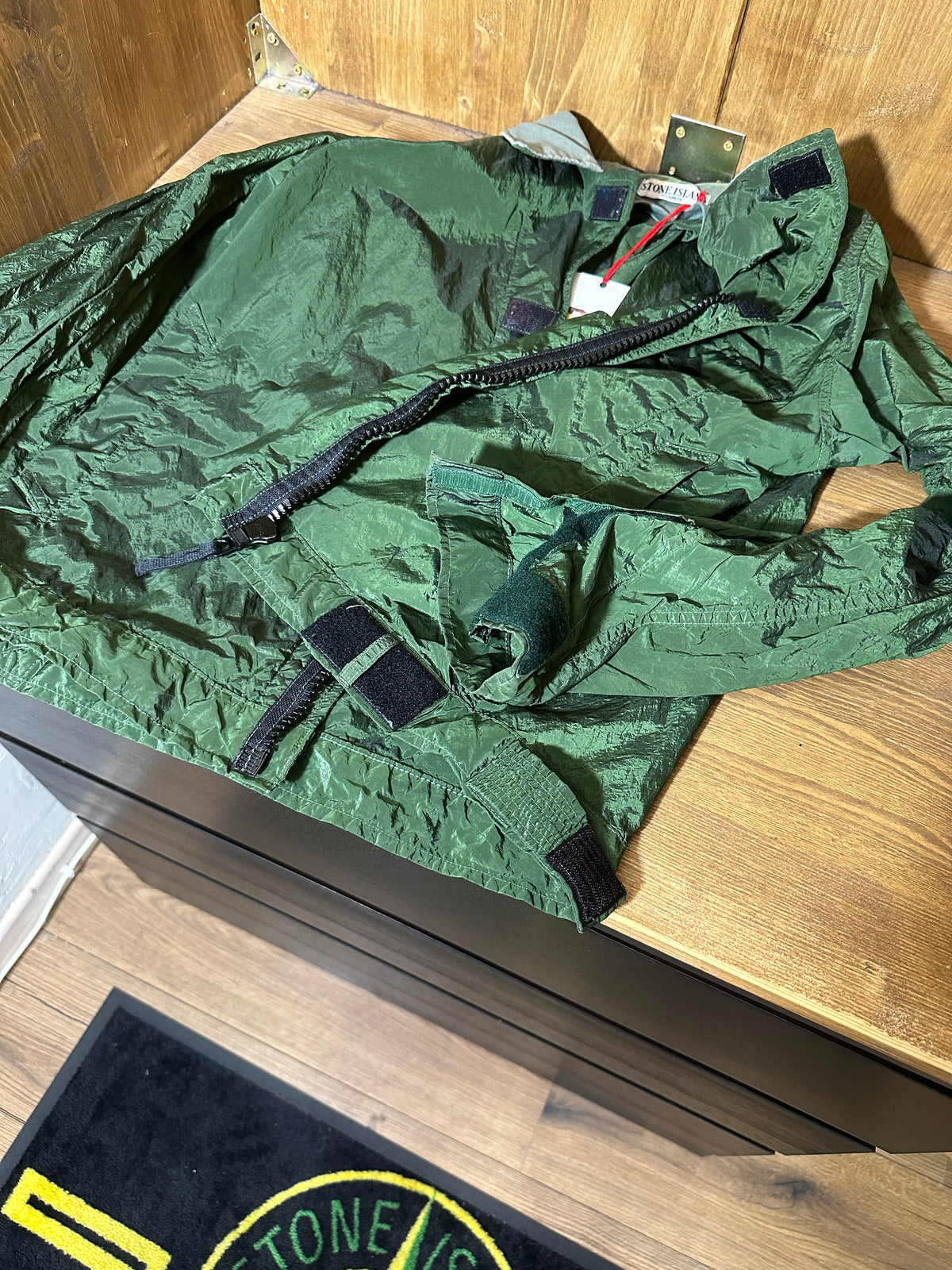 SS06 NYLON METAL JACKET in Moss Green