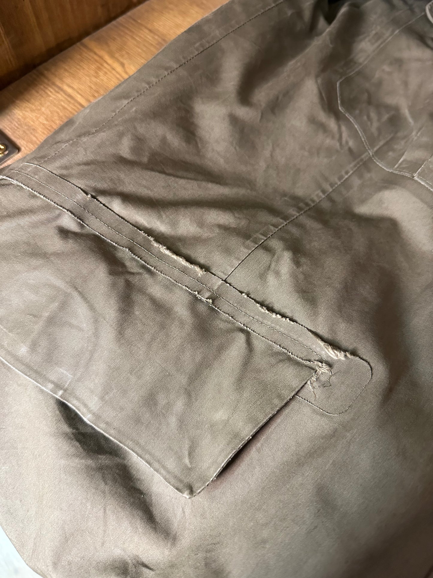 AW08 OLIVE GREEN VENTILE PARKA spell-out hood