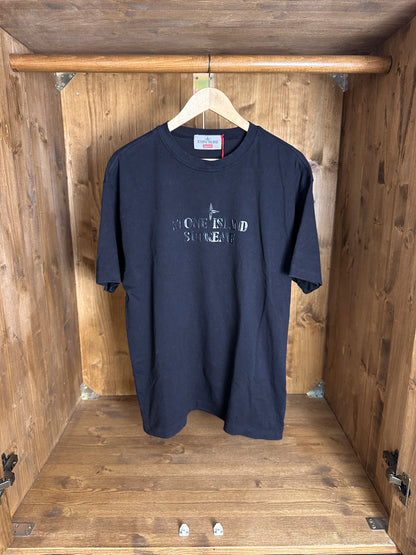 SS22 SPELLOUT TEE Supreme X Stone Island in Jet Black