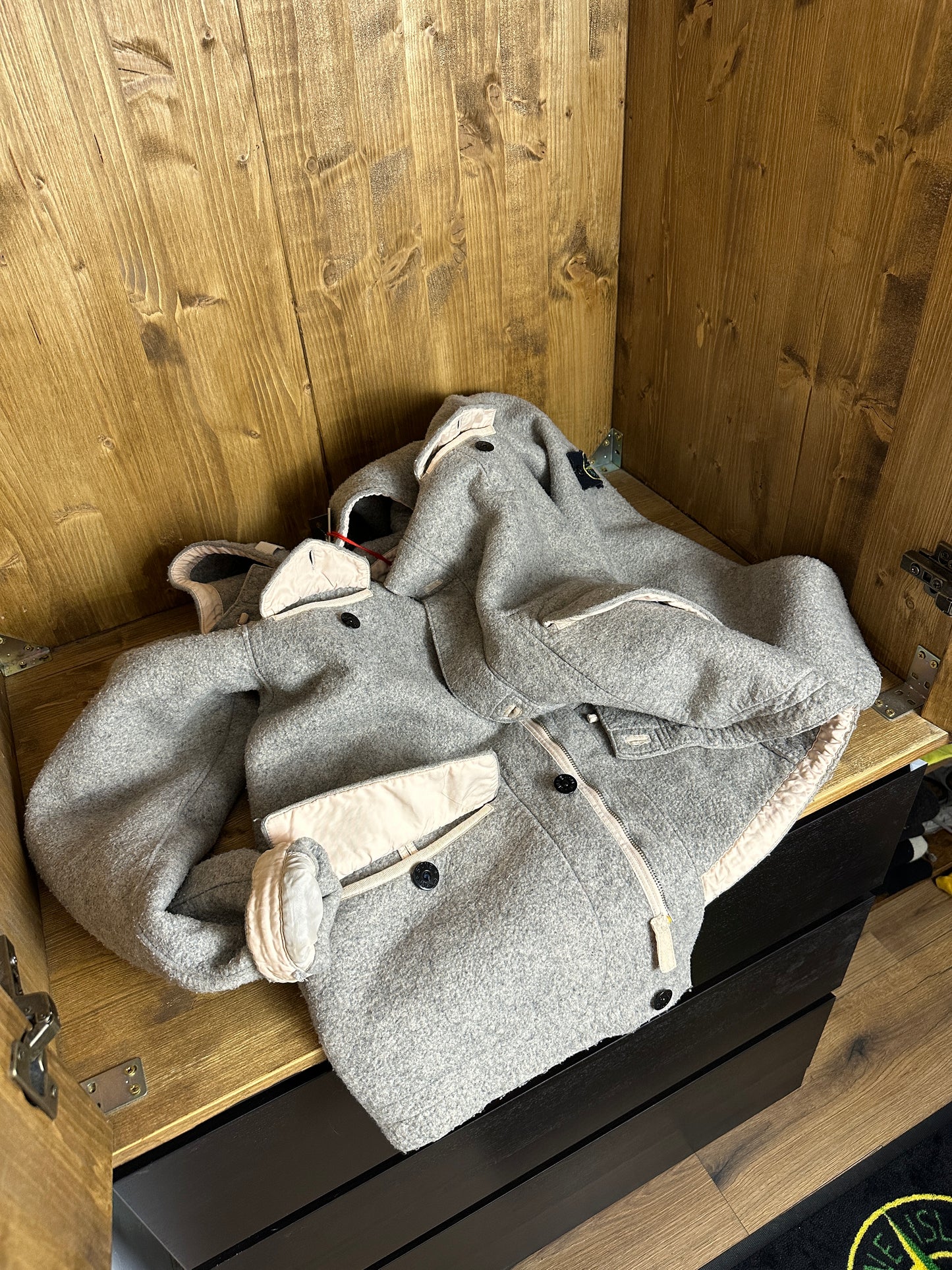 AW06 POLY FELT in Stone Grey