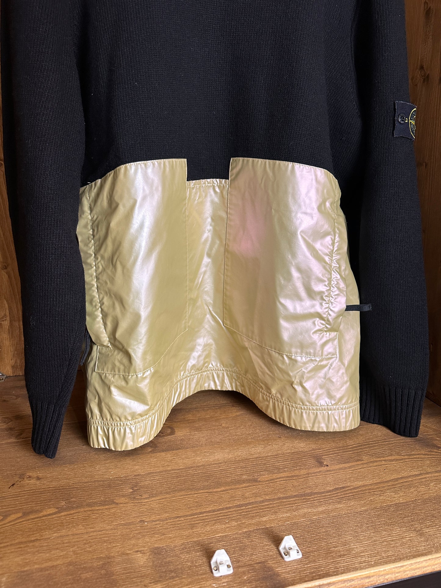 SS18 IRIDISCENT TELA HOODIE in Black and Gold