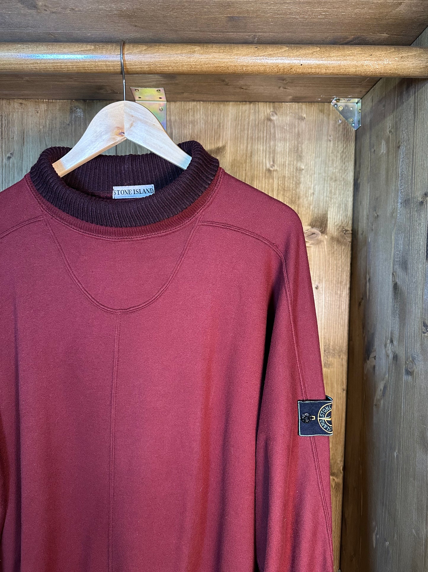 AW88 “8 PANELS” TURTLENECK in wine red