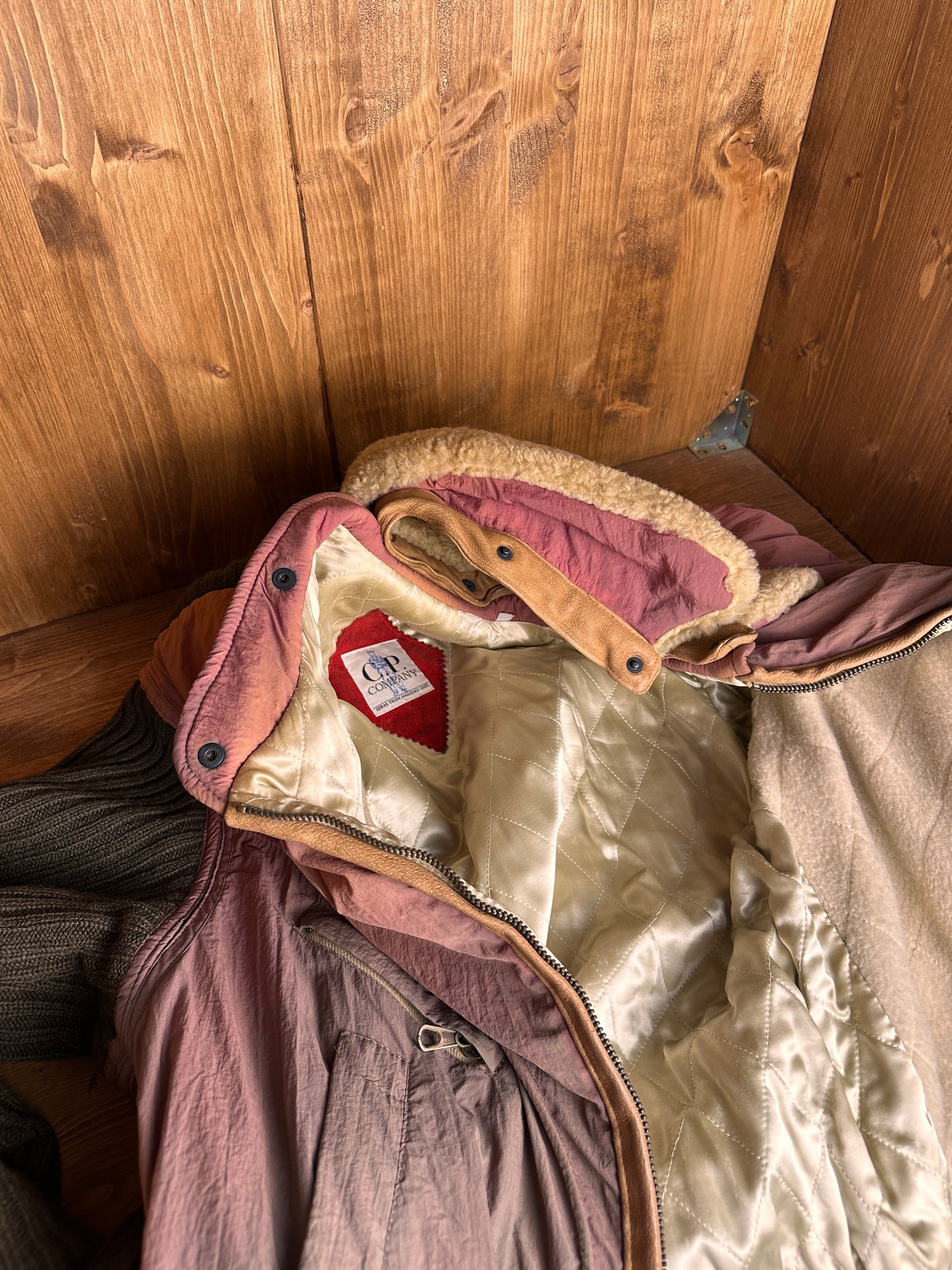 AW84 JAPANESE WRINKLED NYLON GRADIENT WITH RIBBED WOOL INSERTS in Mixed Shades of Brown