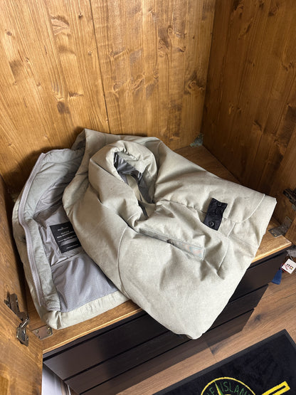 AW22 TEXTILE NON-WOVEN POLY VEST in Pale Green