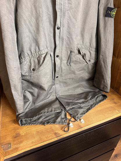 AW06 FISHTAIL SPELLOUT HOOD PARKA in Dust Grey