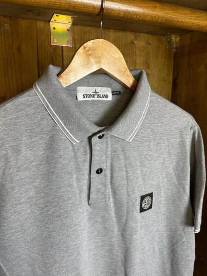 SS19 POLO SQUARE BADGE in Grey with white details