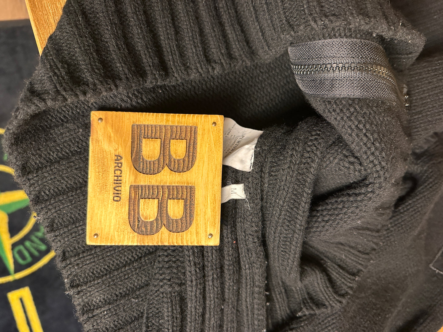 AW04 WOOL ZIPPED HOODIE in Black