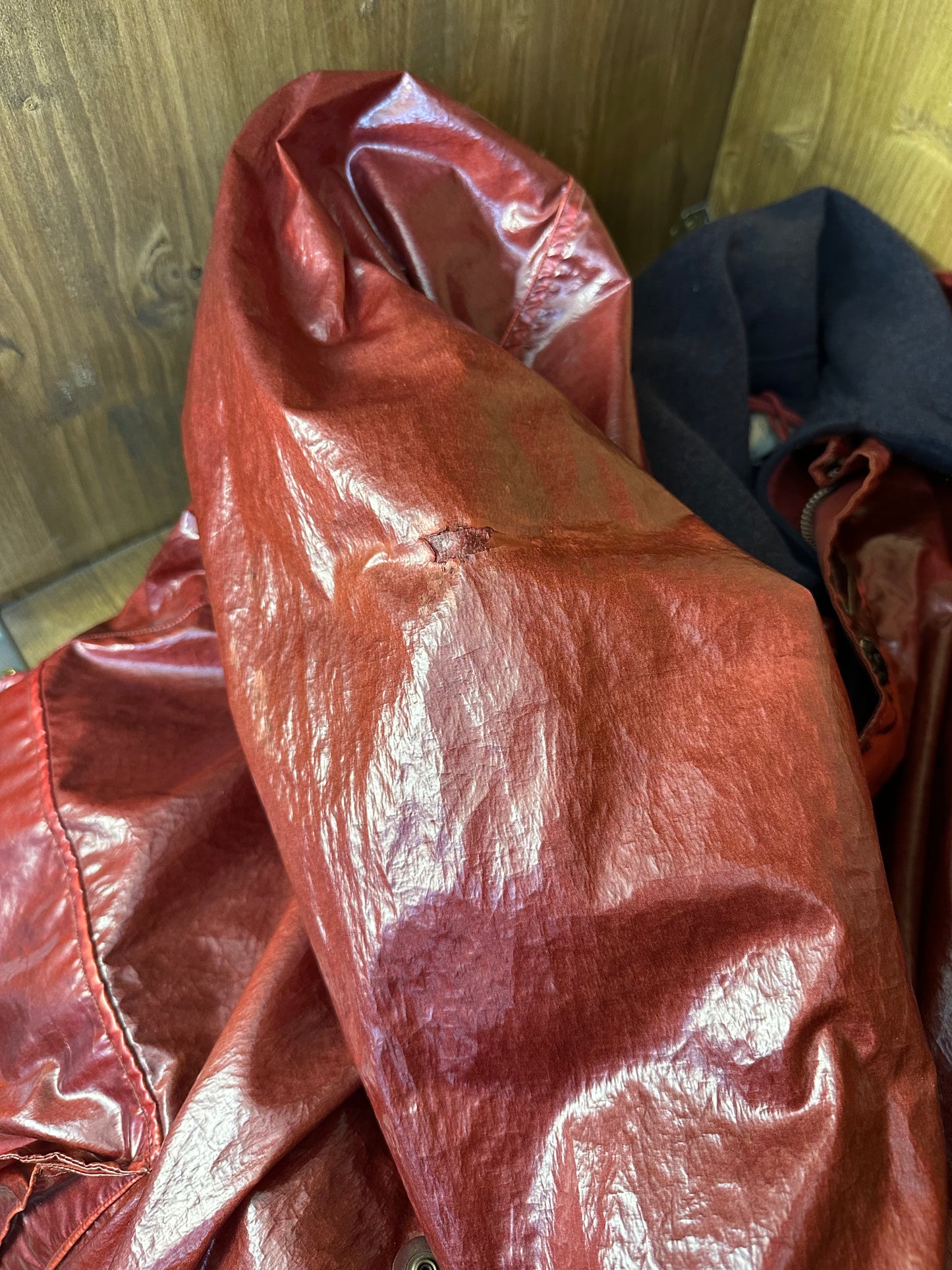 AW92/93 GLAZED SILK LIGHT in Red