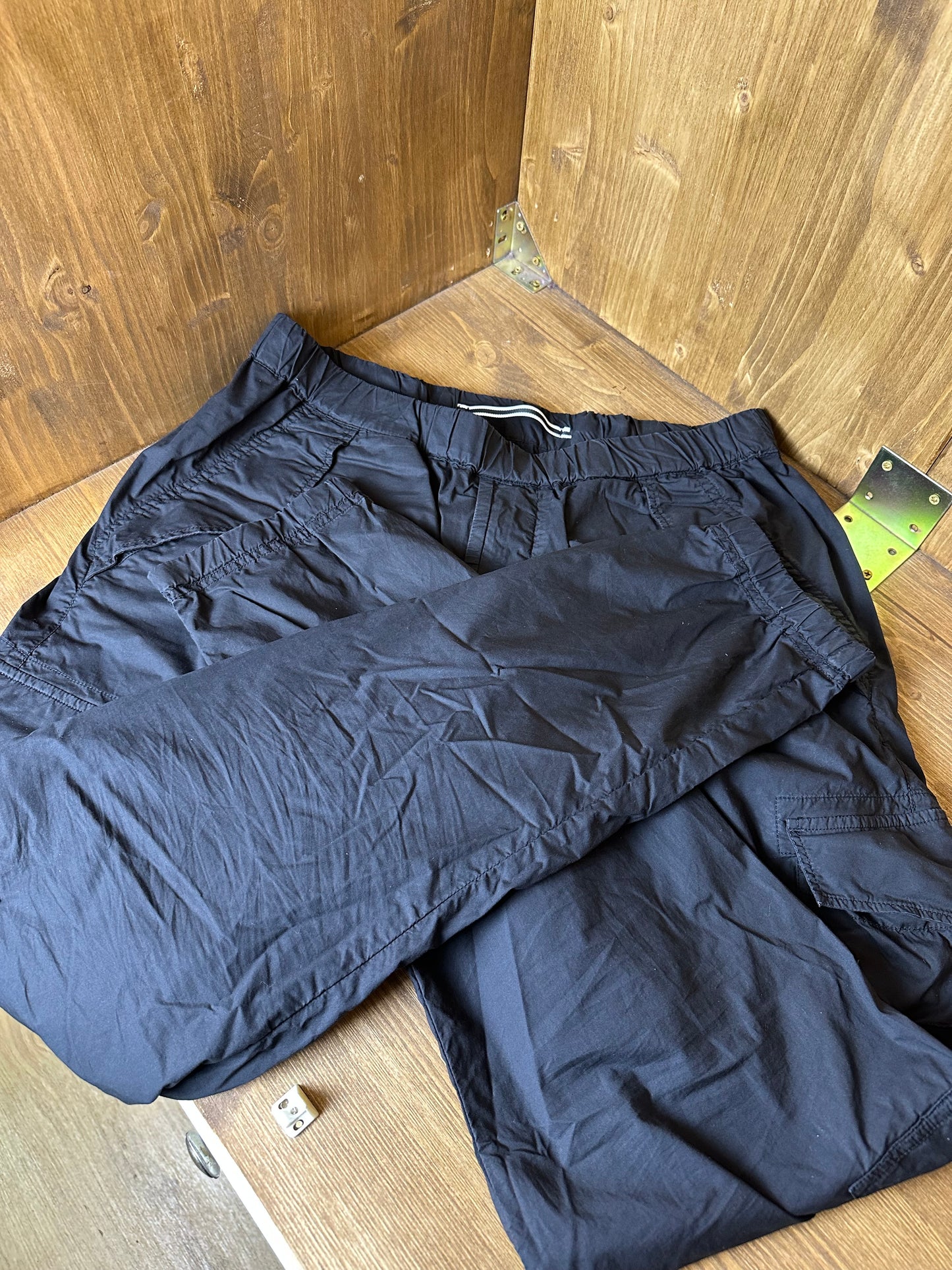 SS18 STRETCH NYLON CARGO in Black