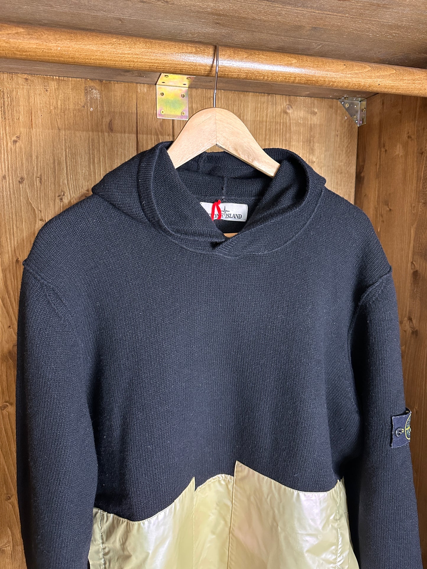 SS18 IRIDISCENT TELA HOODIE in Black and Gold