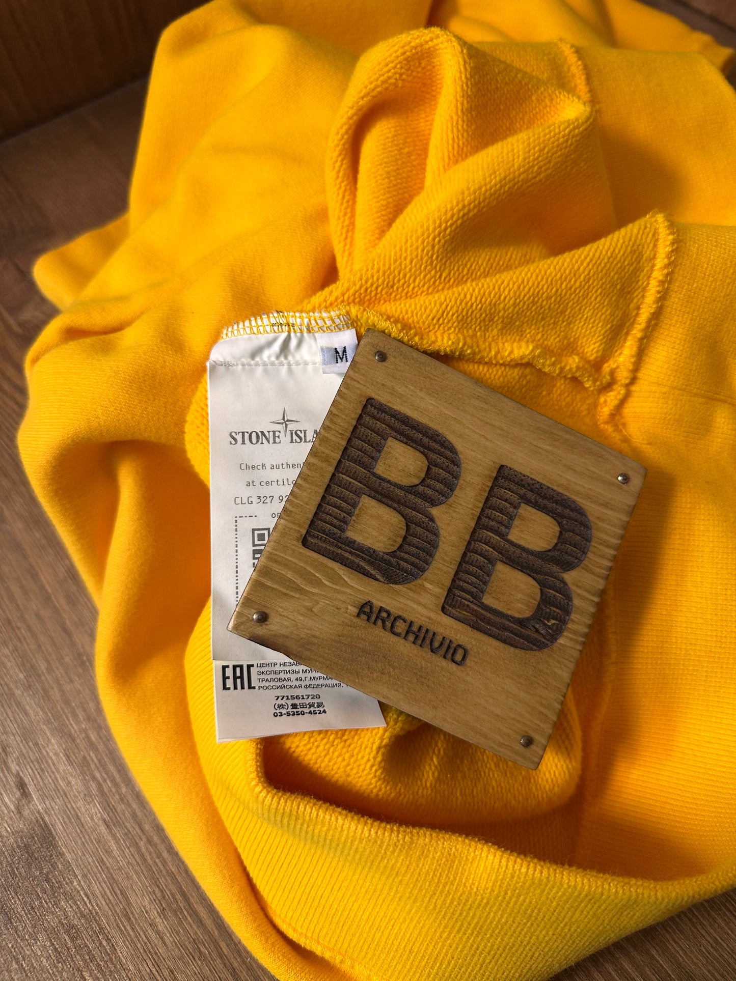 BRIGHT YELLOW CREWNECK with embroidered spell-out