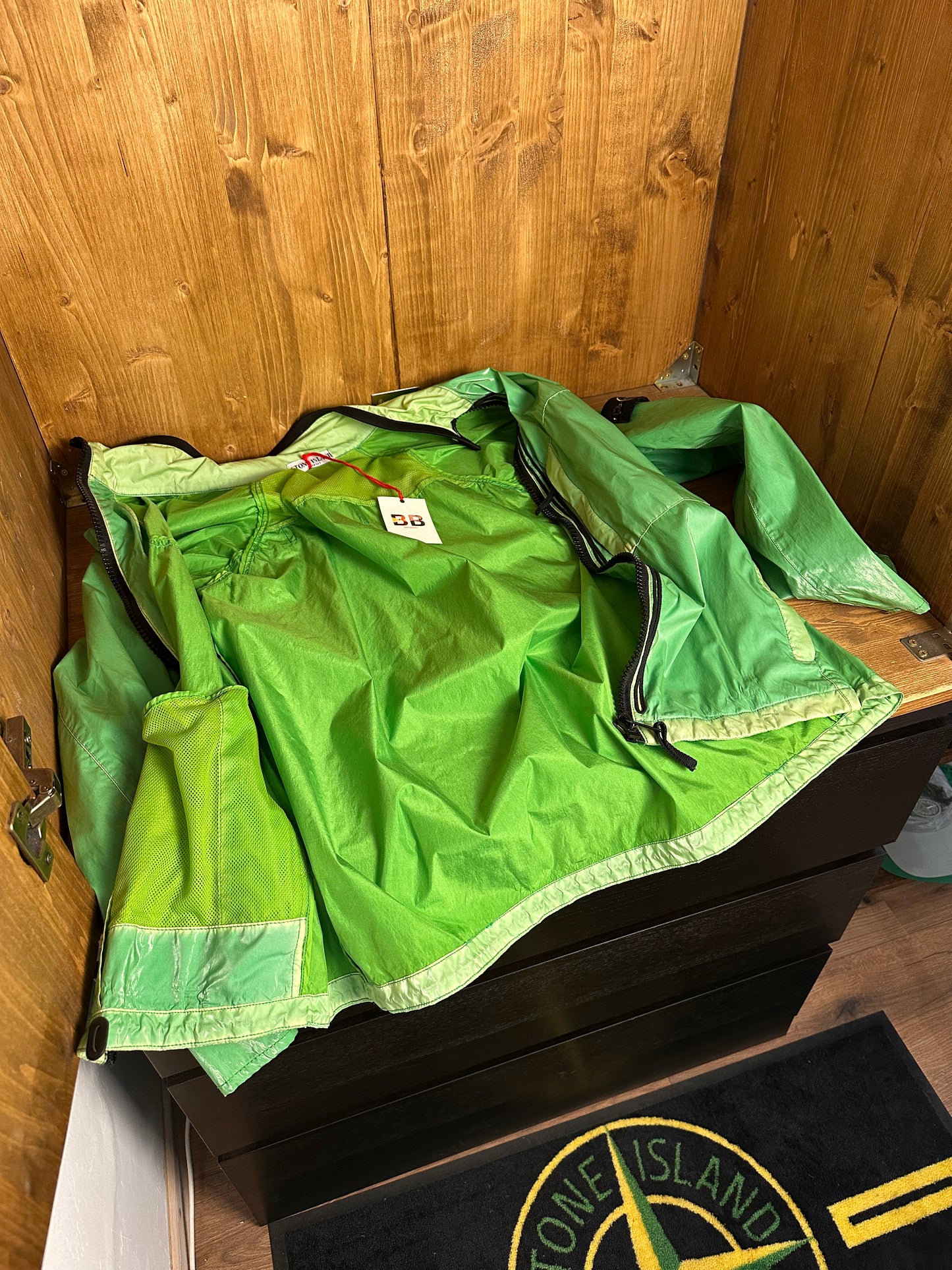 SS09 SILK LIGHT JACKET in Neon Green