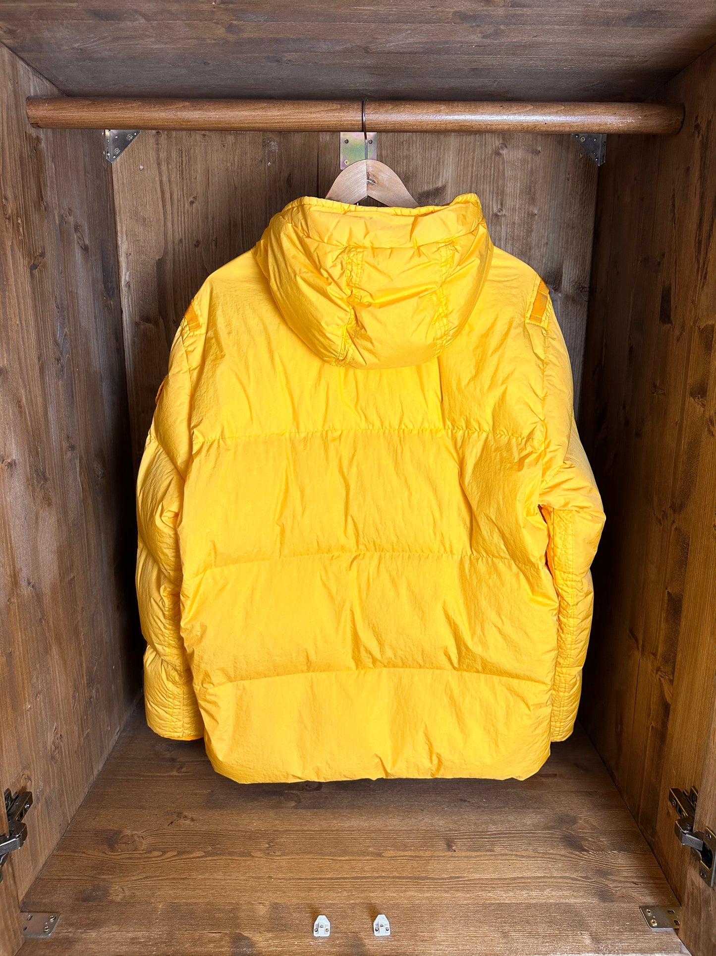 AW22 GARMENT DYED CRINKLE REPS R-NY DOWN in Yellow