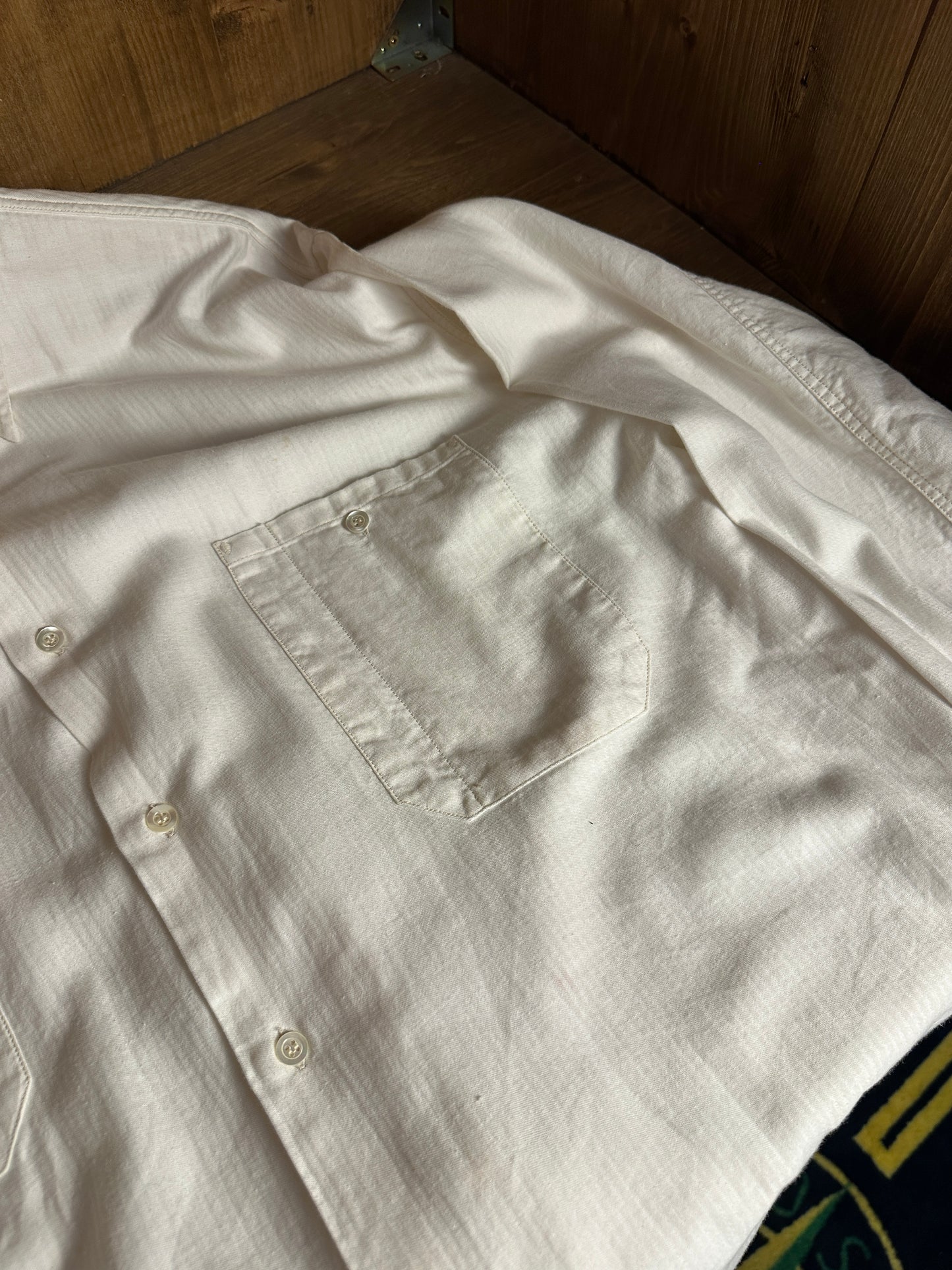 AW80s THERMOSENSITIVE VERTICAL PRINT SHIRT in White & Ivory